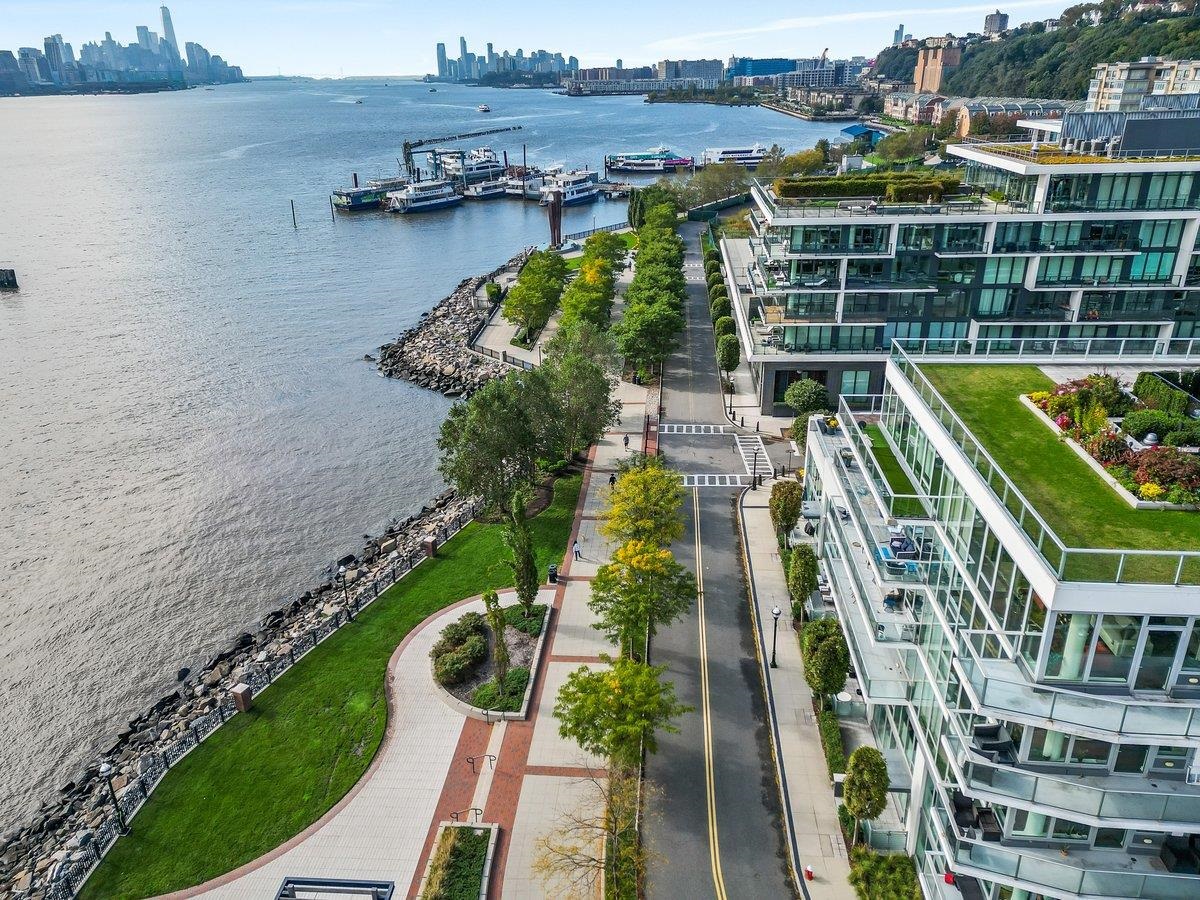 # 250009470 - For Rent in Weehawken NJ