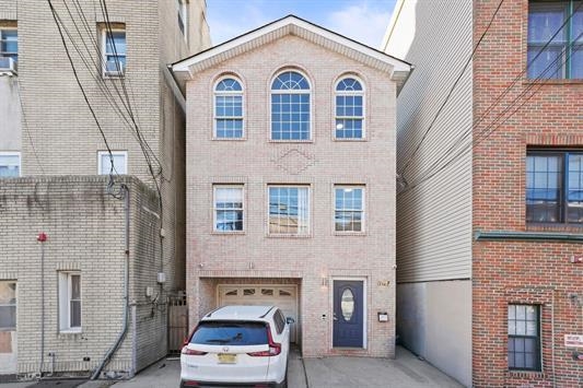 # 250009473 - For Rent in JERSEY CITY - Heights NJ