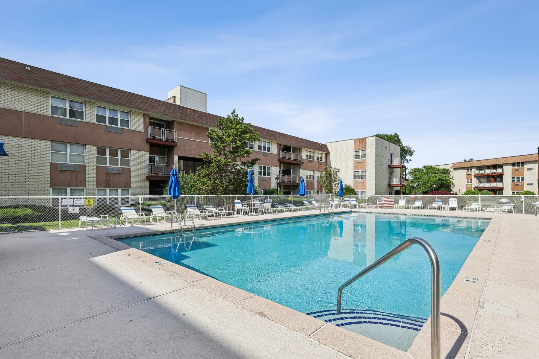 # 250009699 - For Rent in Edgewater NJ