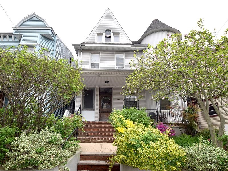 # 250009700 - For Rent in JERSEY CITY - Bergen-Lafayett NJ