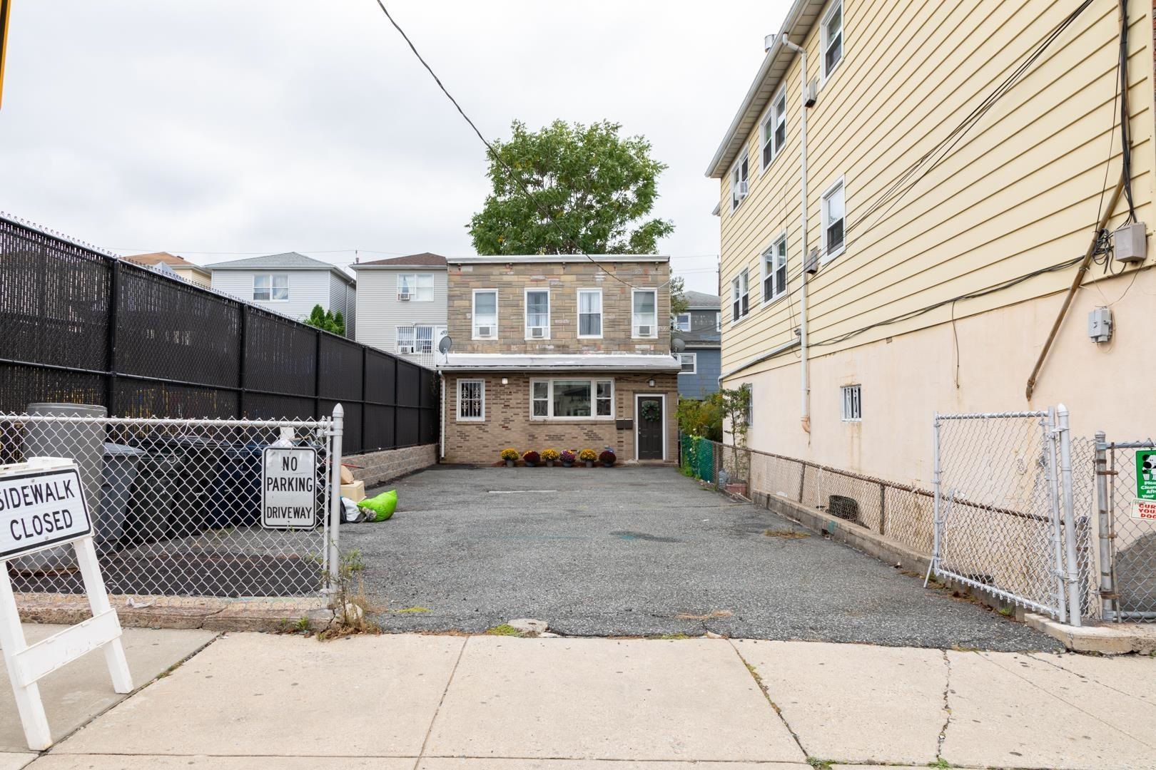 # 250009706 - For Rent in Guttenberg NJ