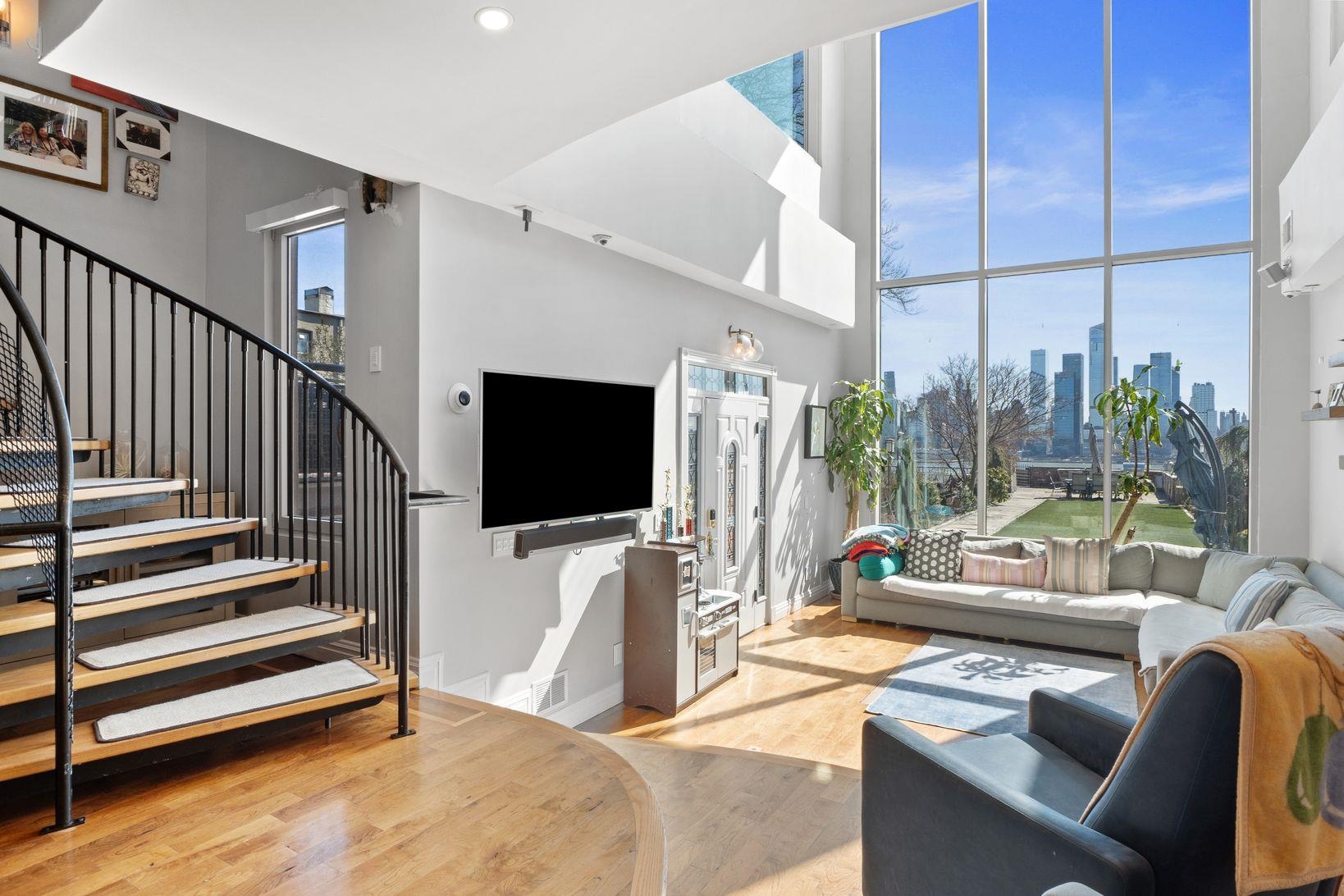 # 250009722 - For Rent in Weehawken NJ