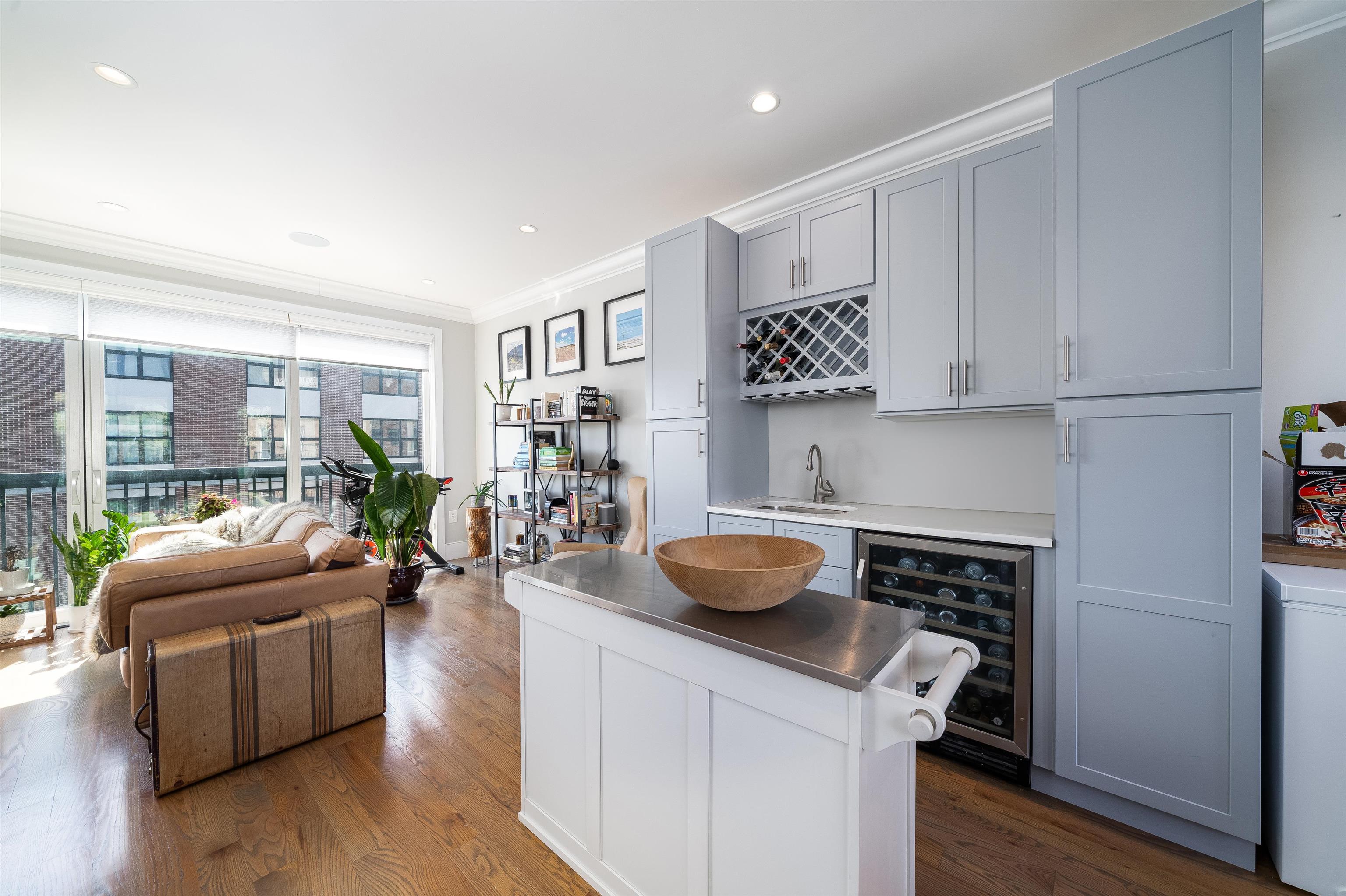 # 250009784 - For Rent in JERSEY CITY - Journal Square NJ