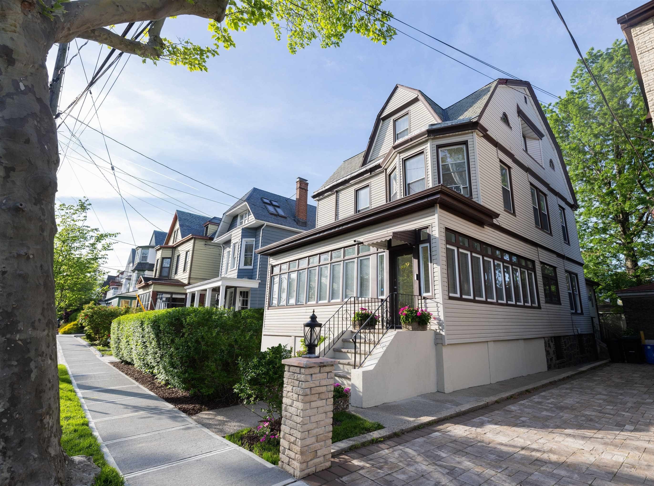 # 250009837 - For Rent in Weehawken NJ