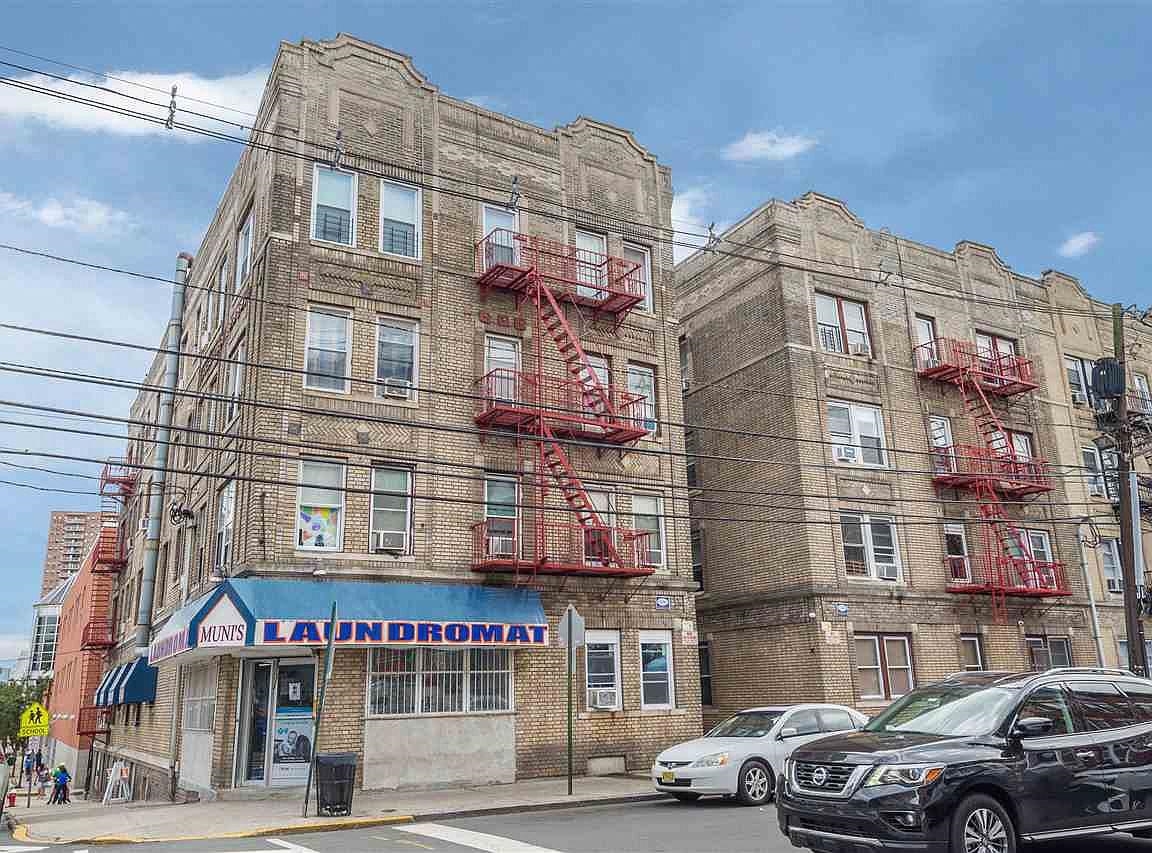 # 250009839 - For Rent in West New York NJ