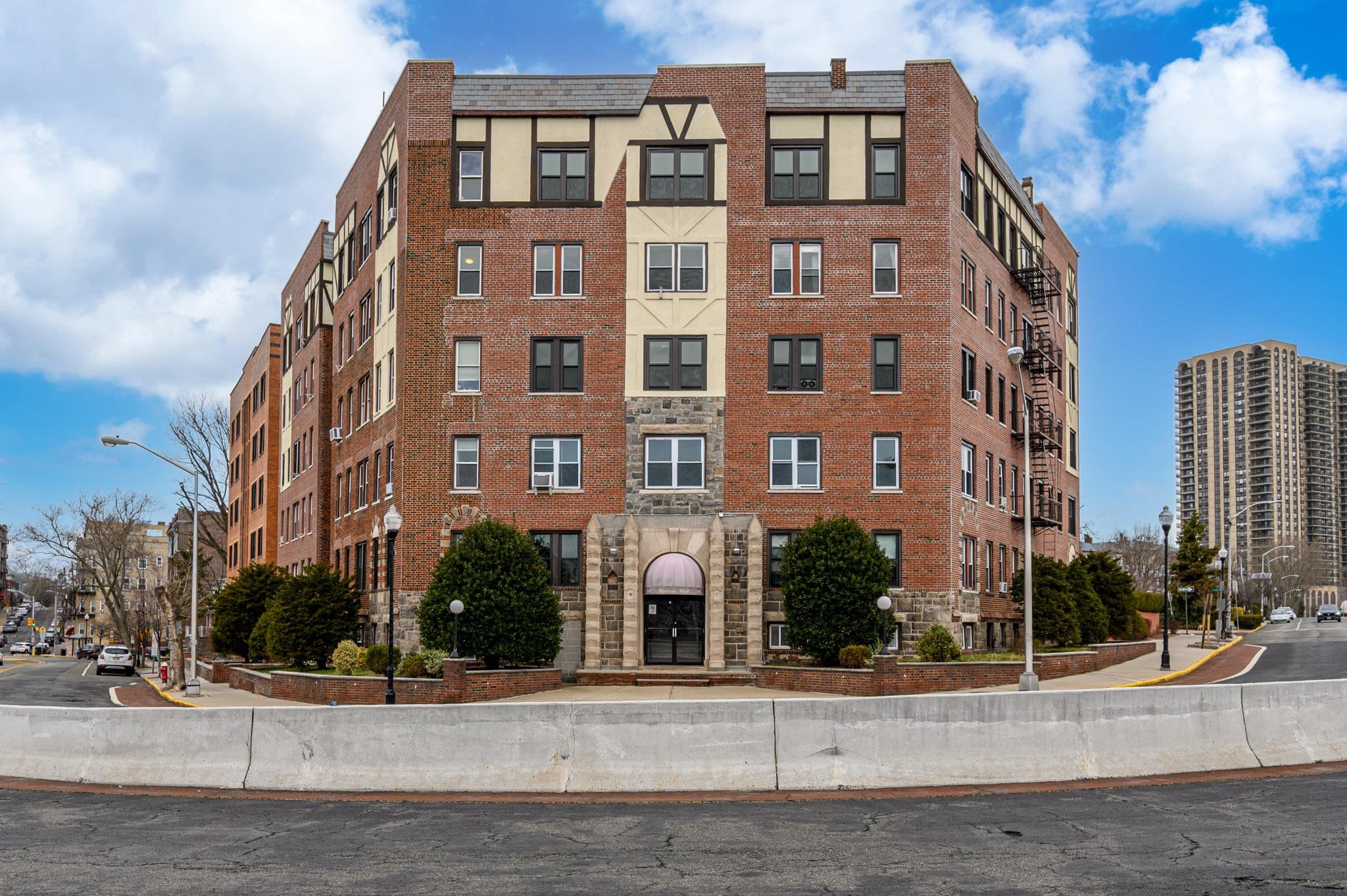 # 250009852 - For Rent in North Bergen NJ