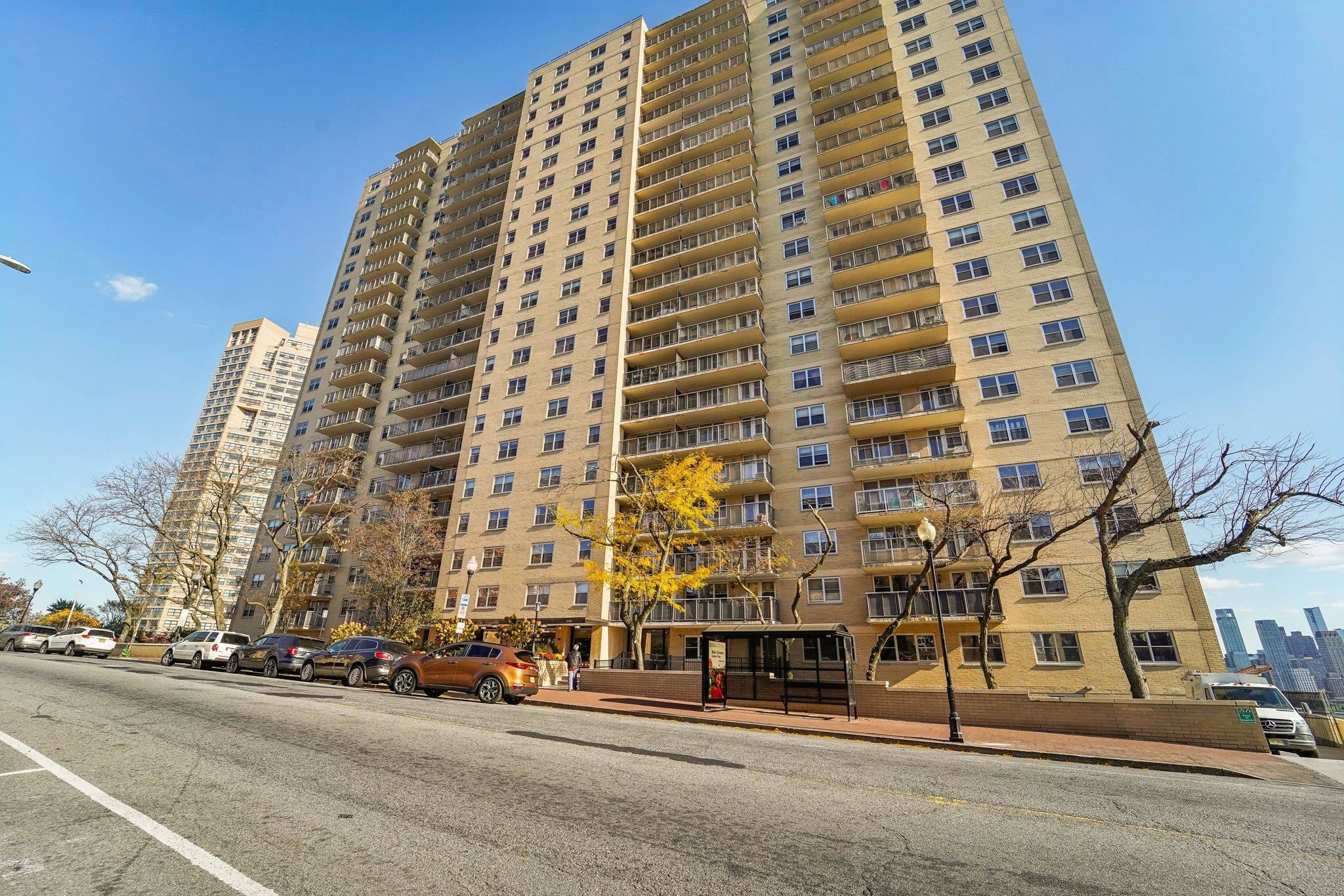 # 250009928 - For Rent in West New York NJ