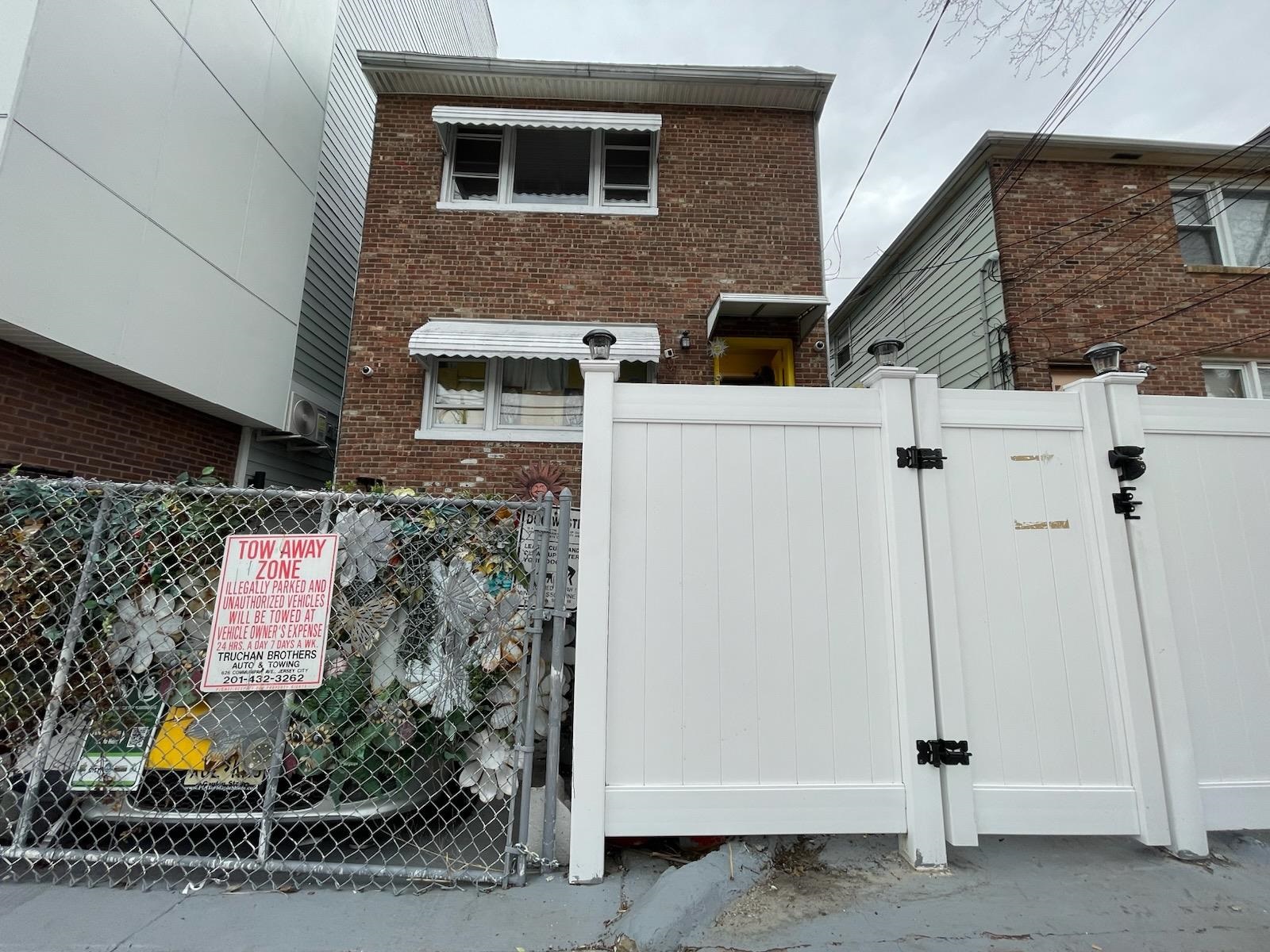 # 250009933 - For Rent in JERSEY CITY - Greenville NJ
