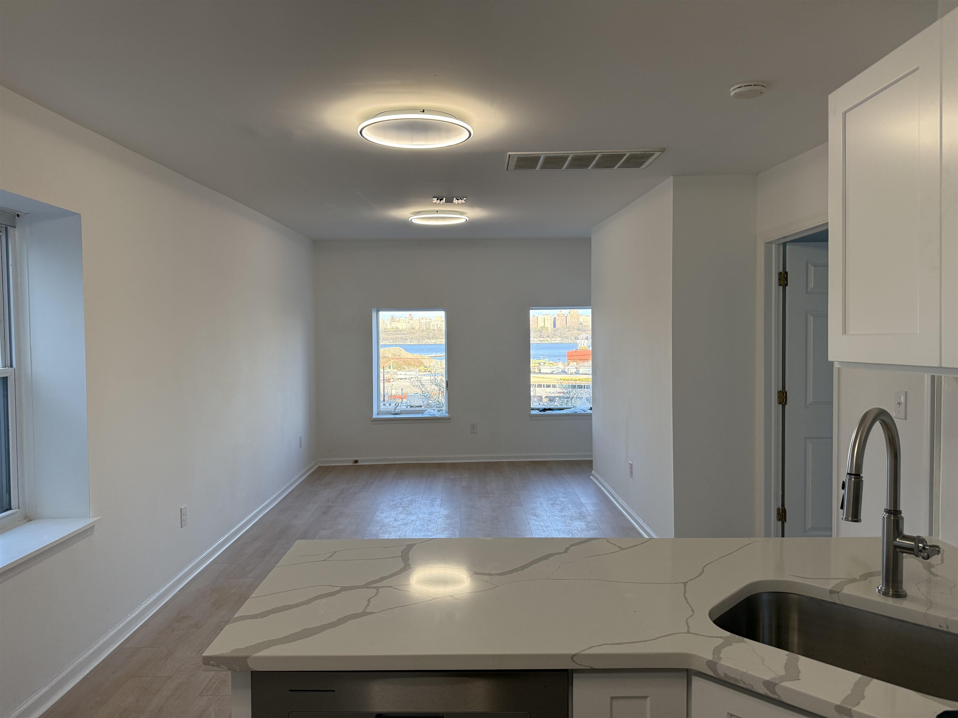 # 250009964 - For Rent in North Bergen NJ
