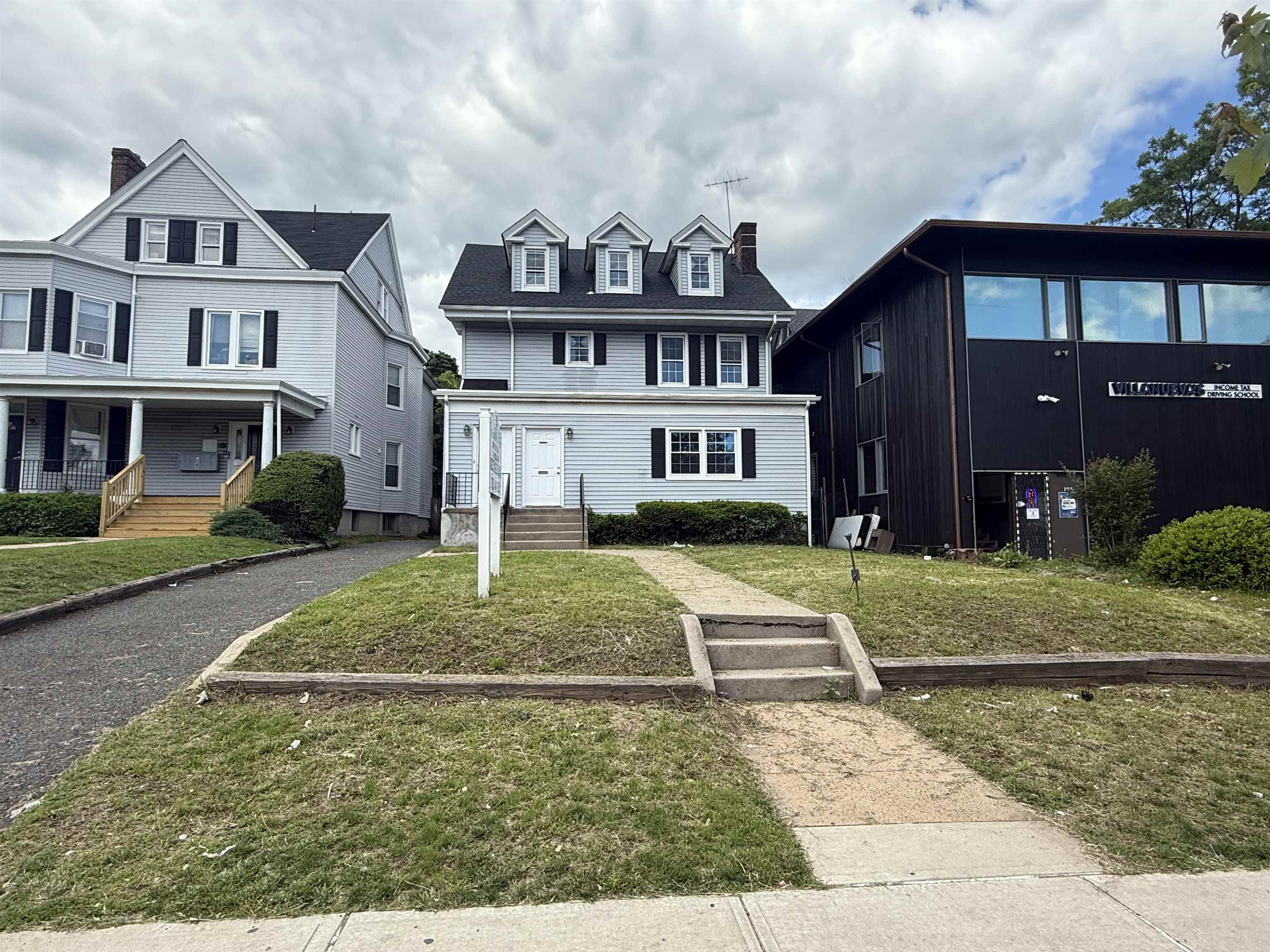 # 250009981 - For Rent in New Brunswick NJ