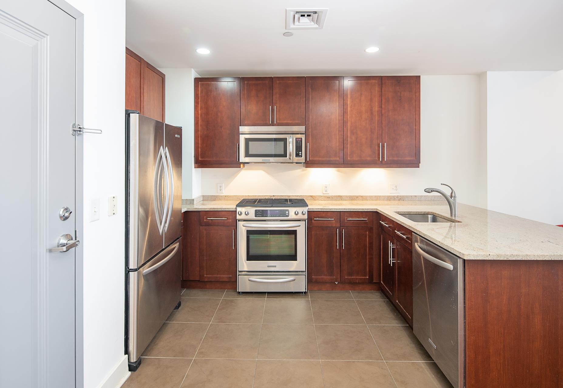 # 250009999 - For Rent in JERSEY CITY - Downtown NJ