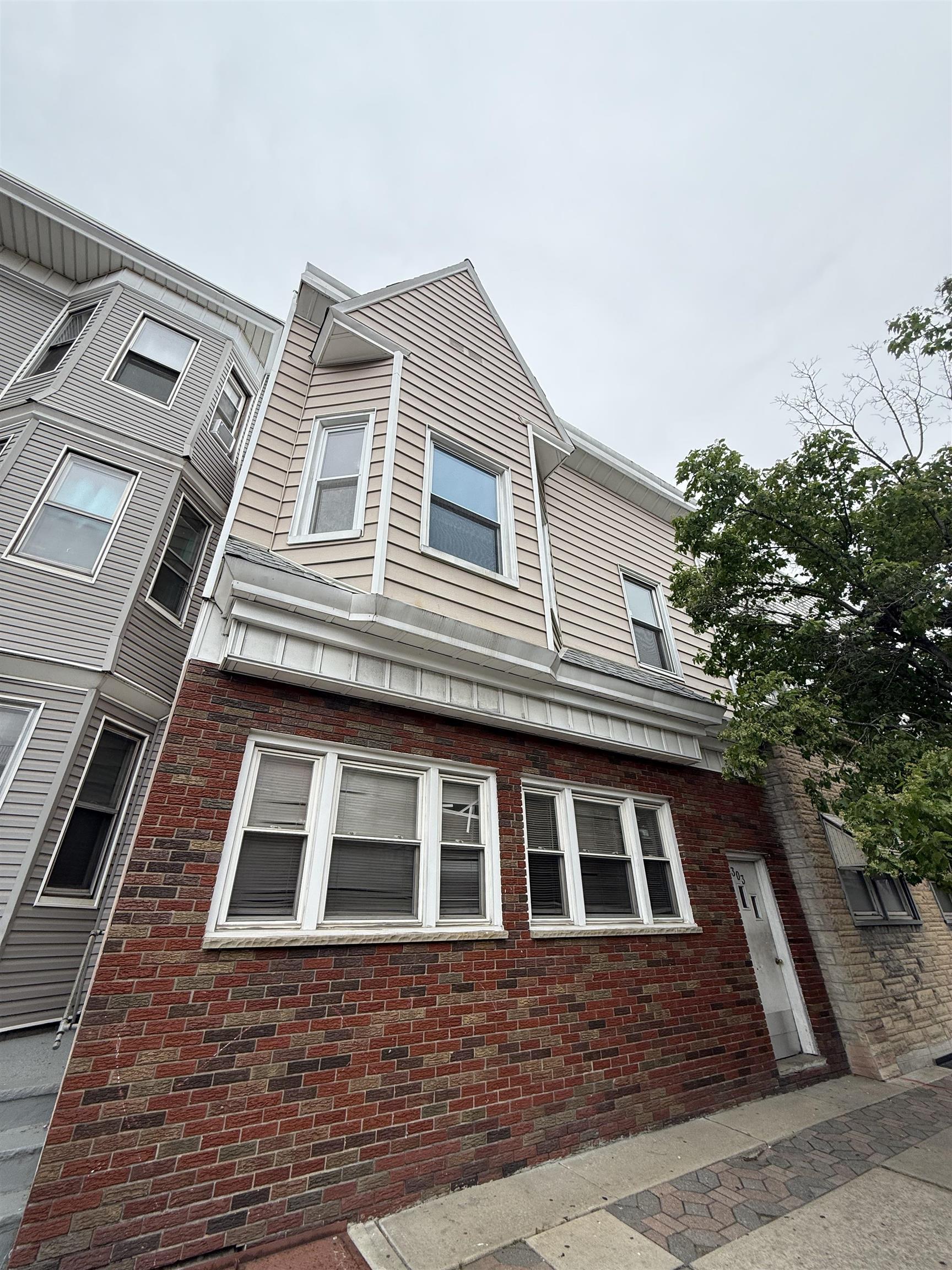# 250010006 - For Rent in Bayonne NJ