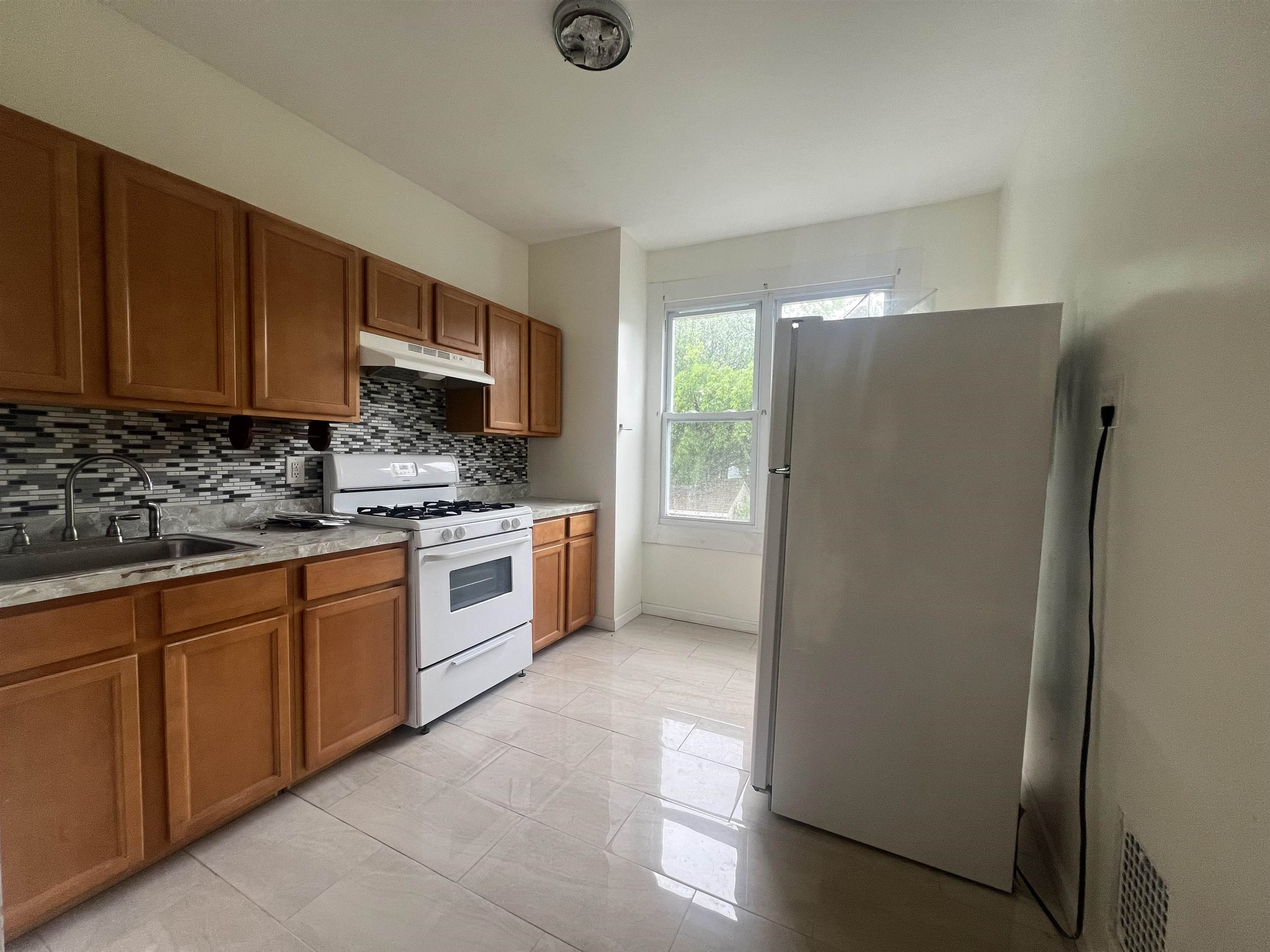 # 250010024 - For Rent in JERSEY CITY - Greenville NJ