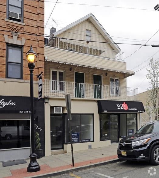# 250010034 - For Rent in Union City NJ