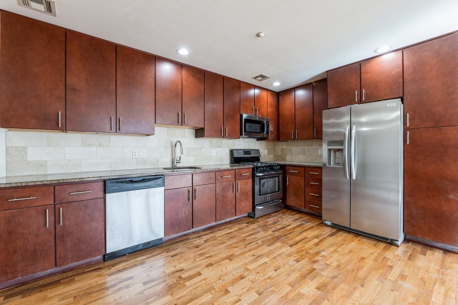 # 250010076 - For Rent in Rutherford NJ