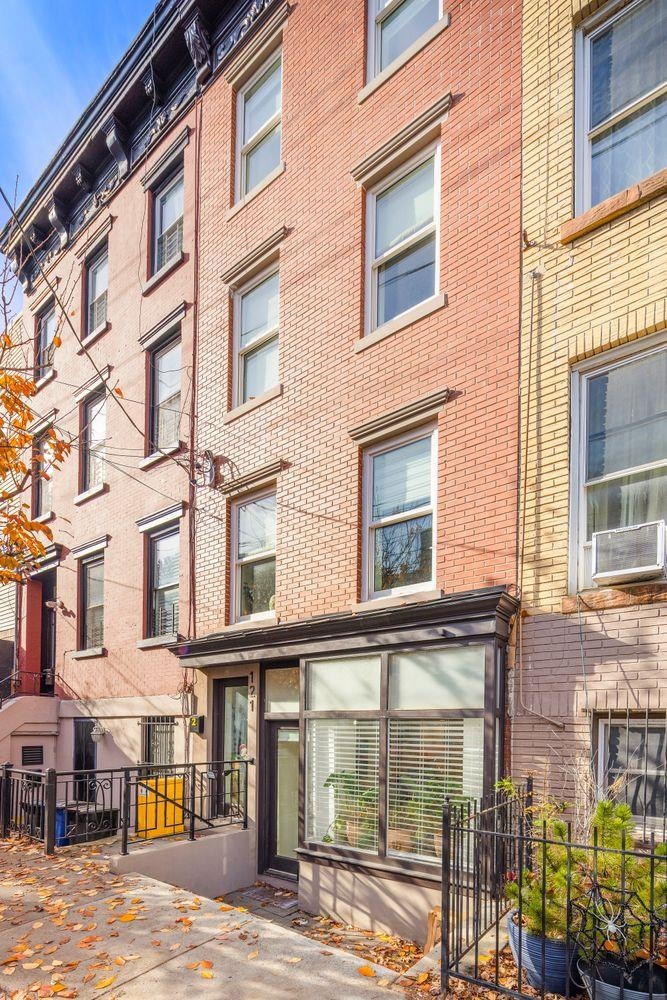 # 250010115 - For Rent in JERSEY CITY - Downtown NJ