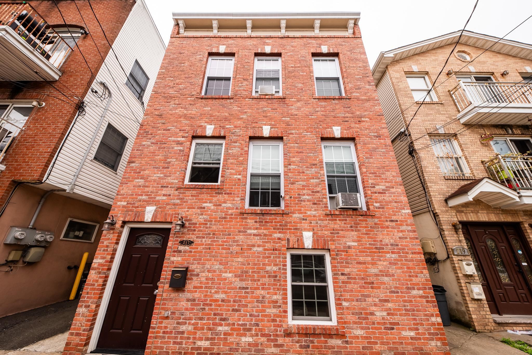 # 250010145 - For Rent in JERSEY CITY - Heights NJ