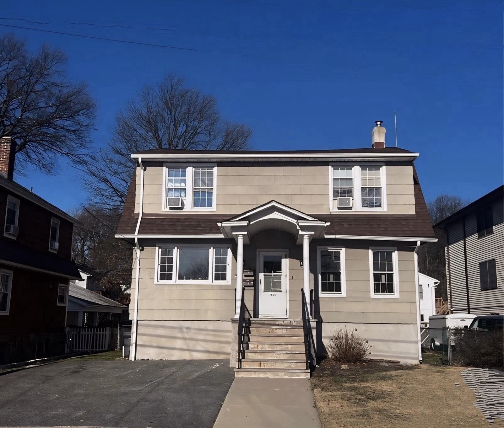 # 250010182 - For Rent in Elmwood Park NJ