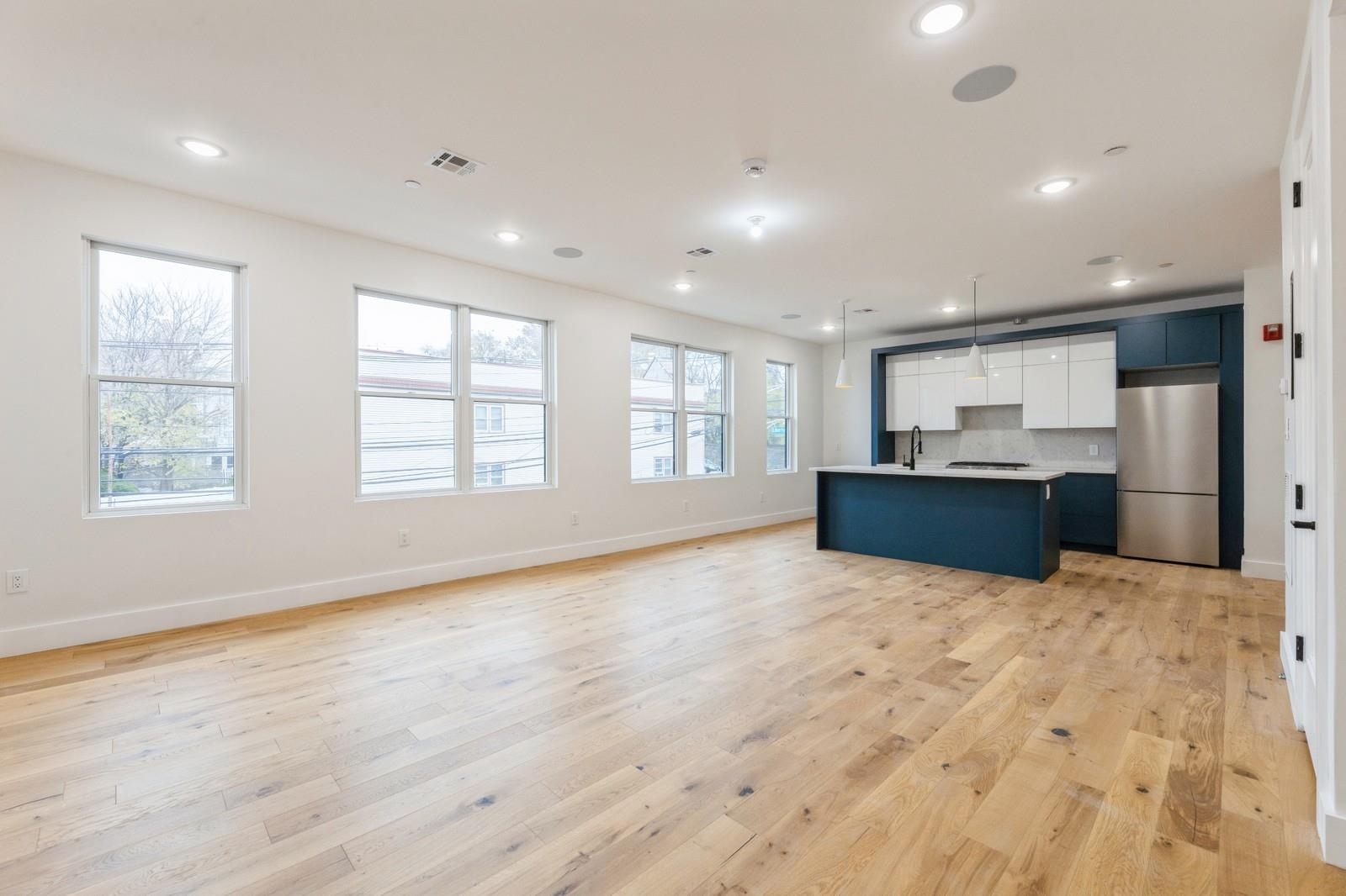 # 250010218 - For Rent in JERSEY CITY - Heights NJ