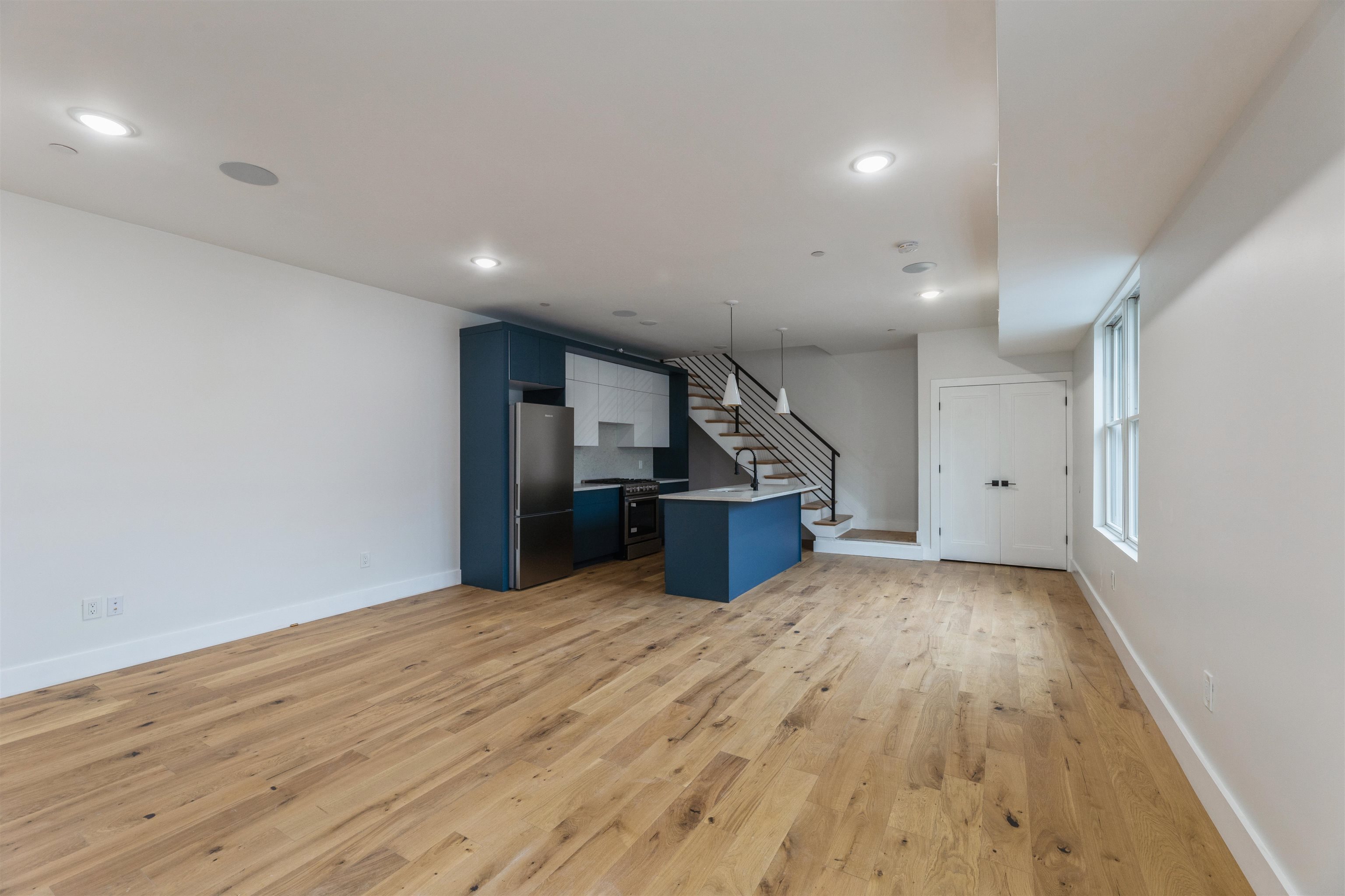 # 250010219 - For Rent in JERSEY CITY - Heights NJ