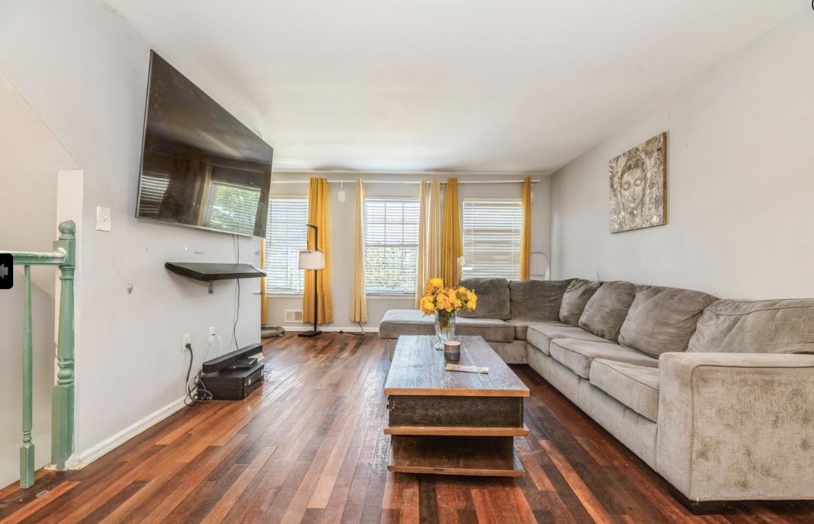 # 250010221 - For Rent in Sayreville NJ