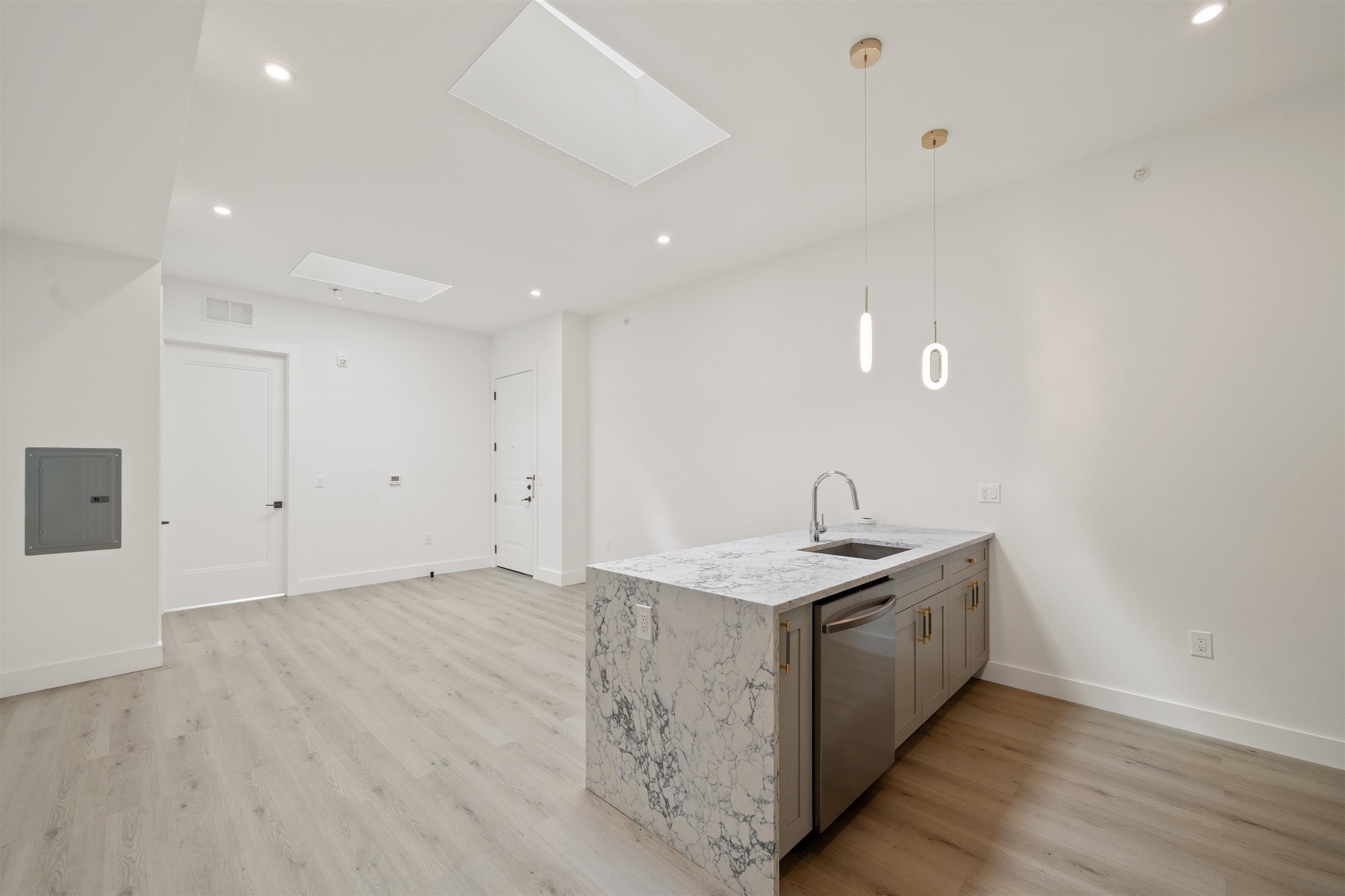 # 250010257 - For Rent in Bayonne NJ