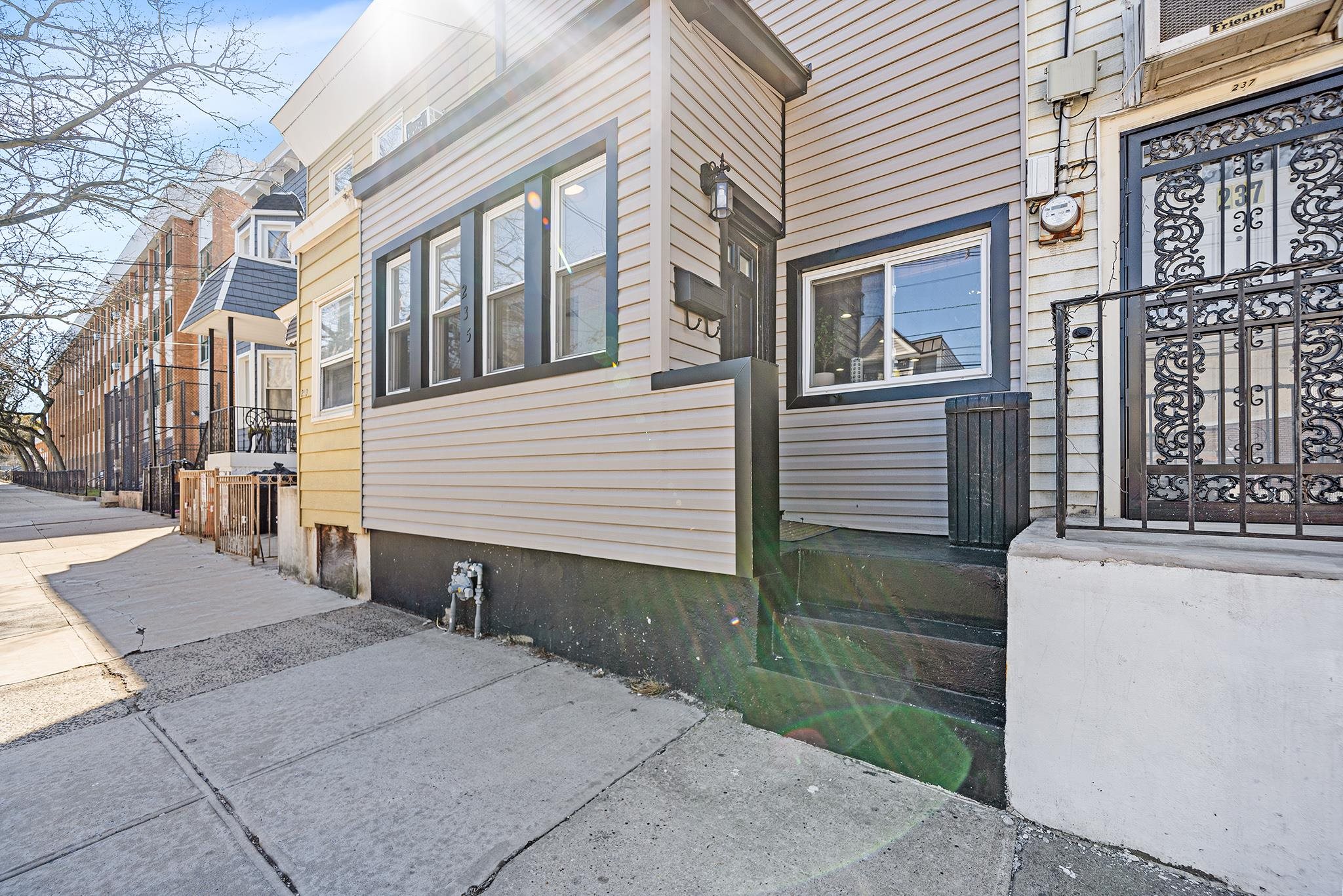 # 250010286 - For Rent in JERSEY CITY - Heights NJ