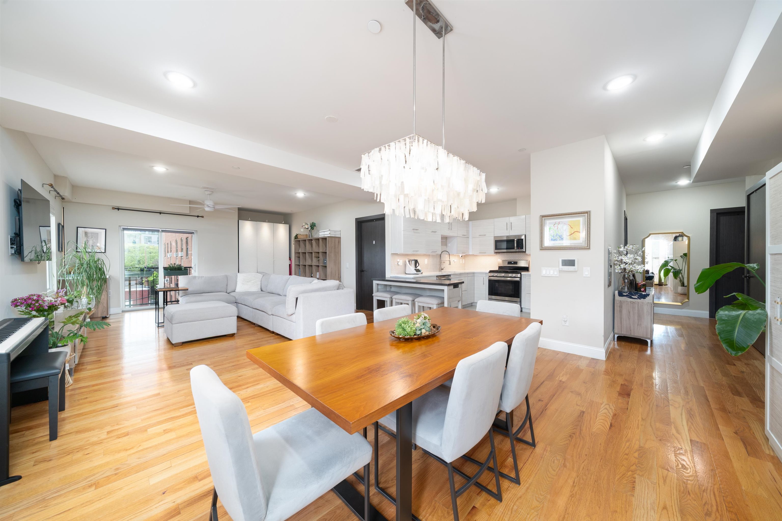 # 250010288 - For Rent in JERSEY CITY - Journal Square NJ