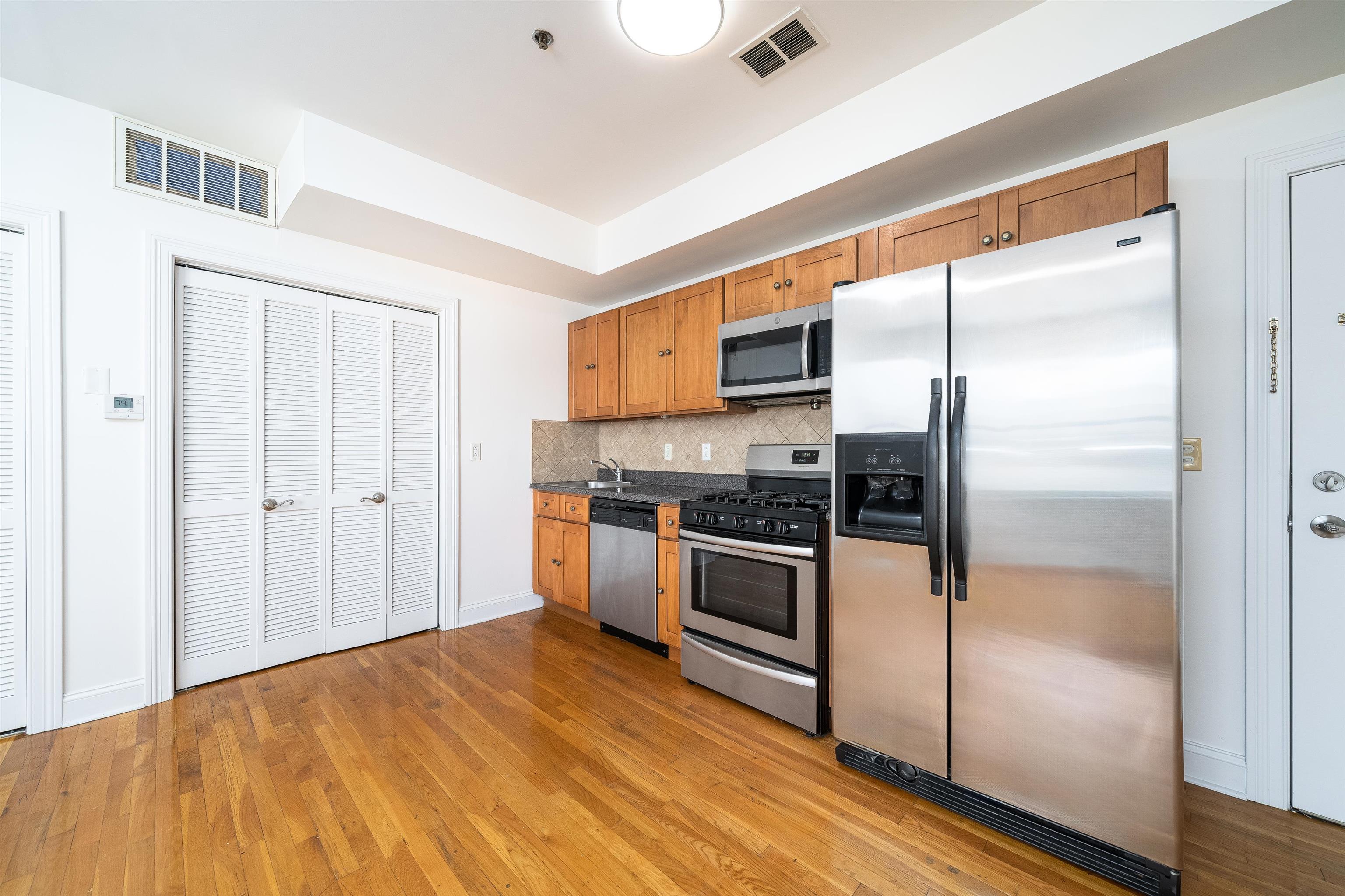 # 250010297 - For Rent in Union City NJ