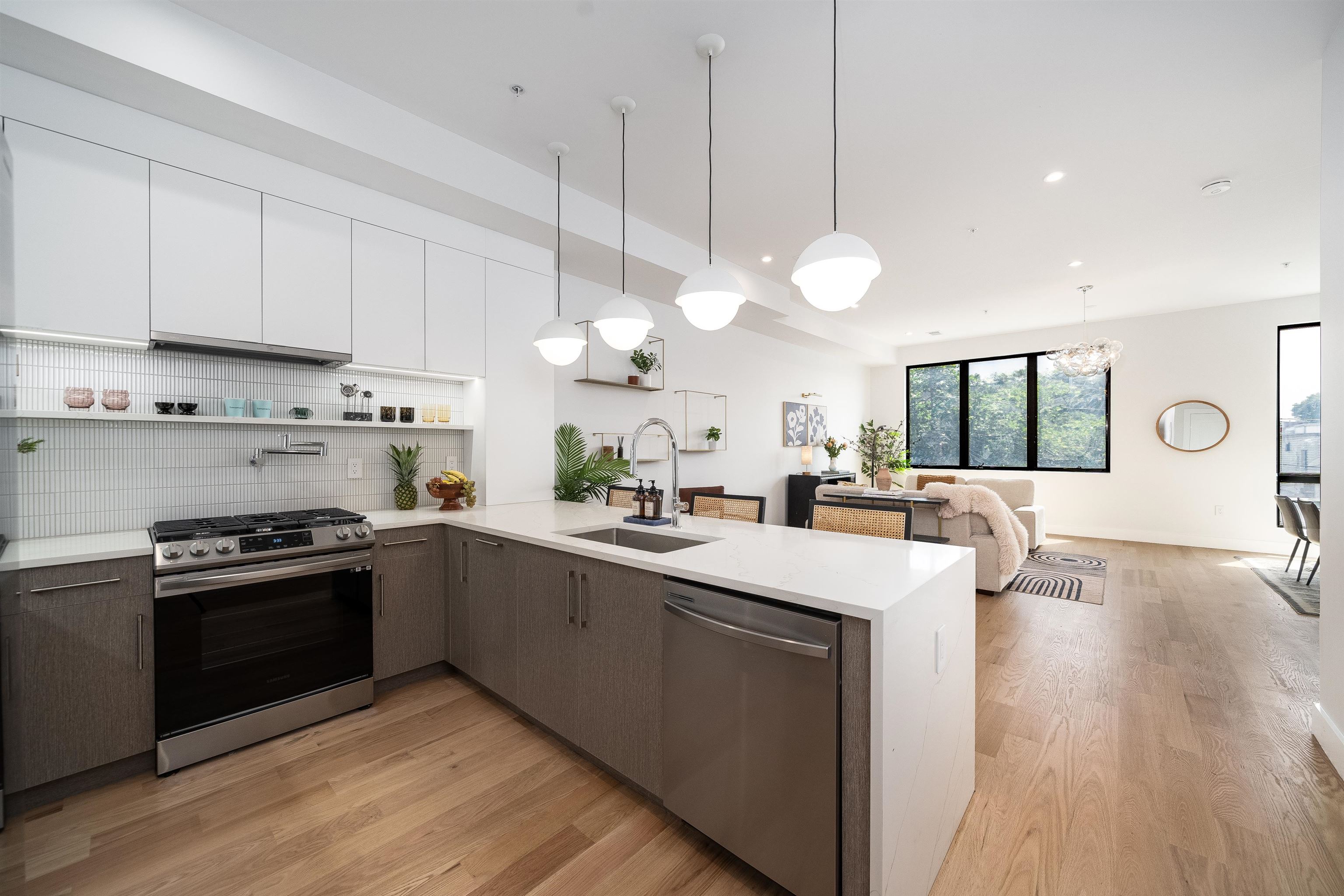 # 250010300 - For Rent in JERSEY CITY - Journal Square NJ