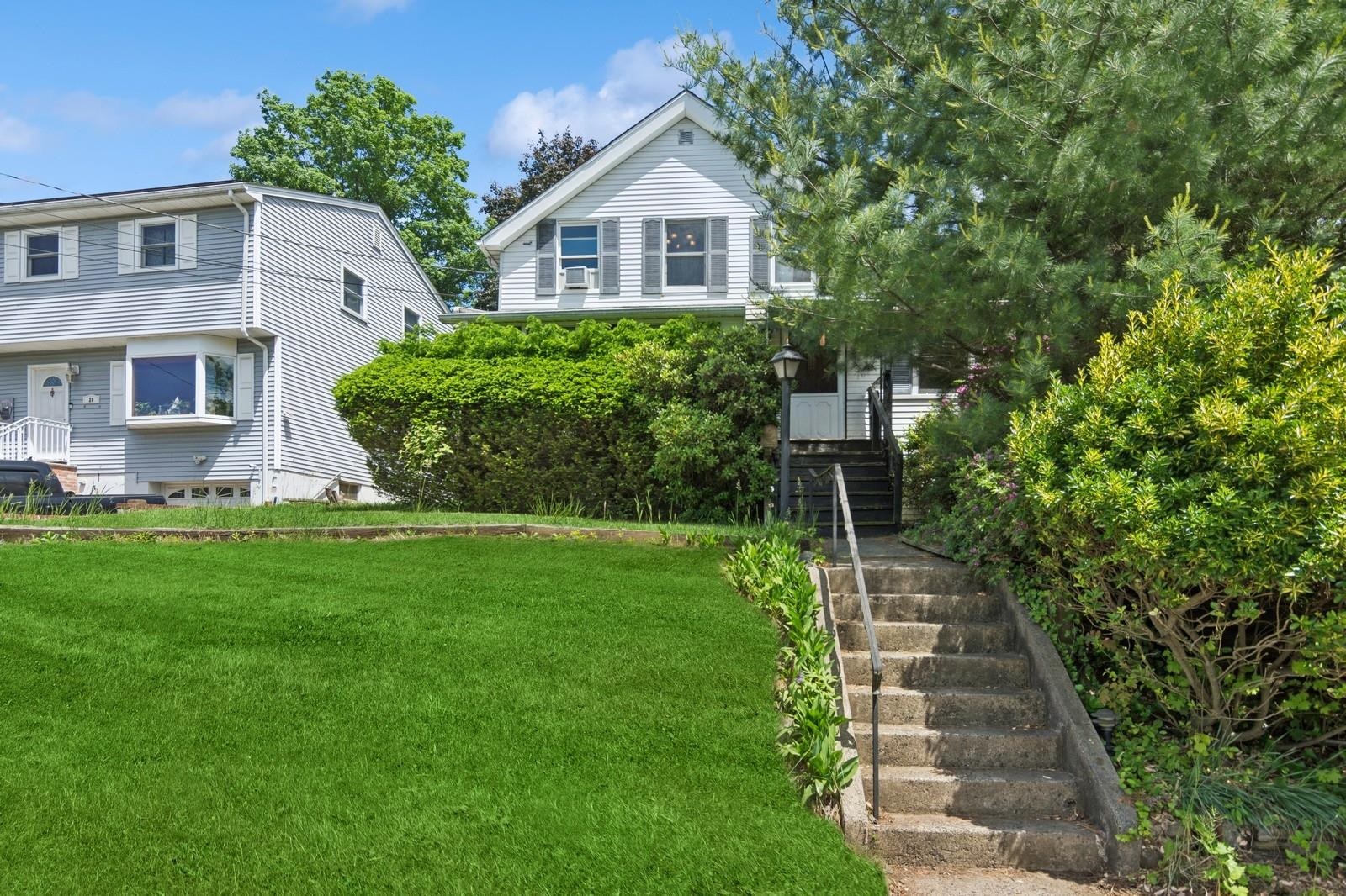 # 250010318 - For Rent in Livingston NJ