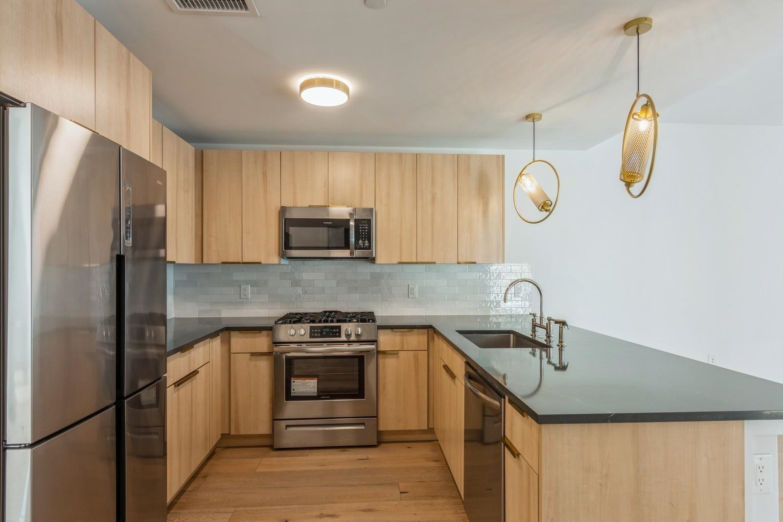 # 250010328 - For Rent in JERSEY CITY - Journal Square NJ