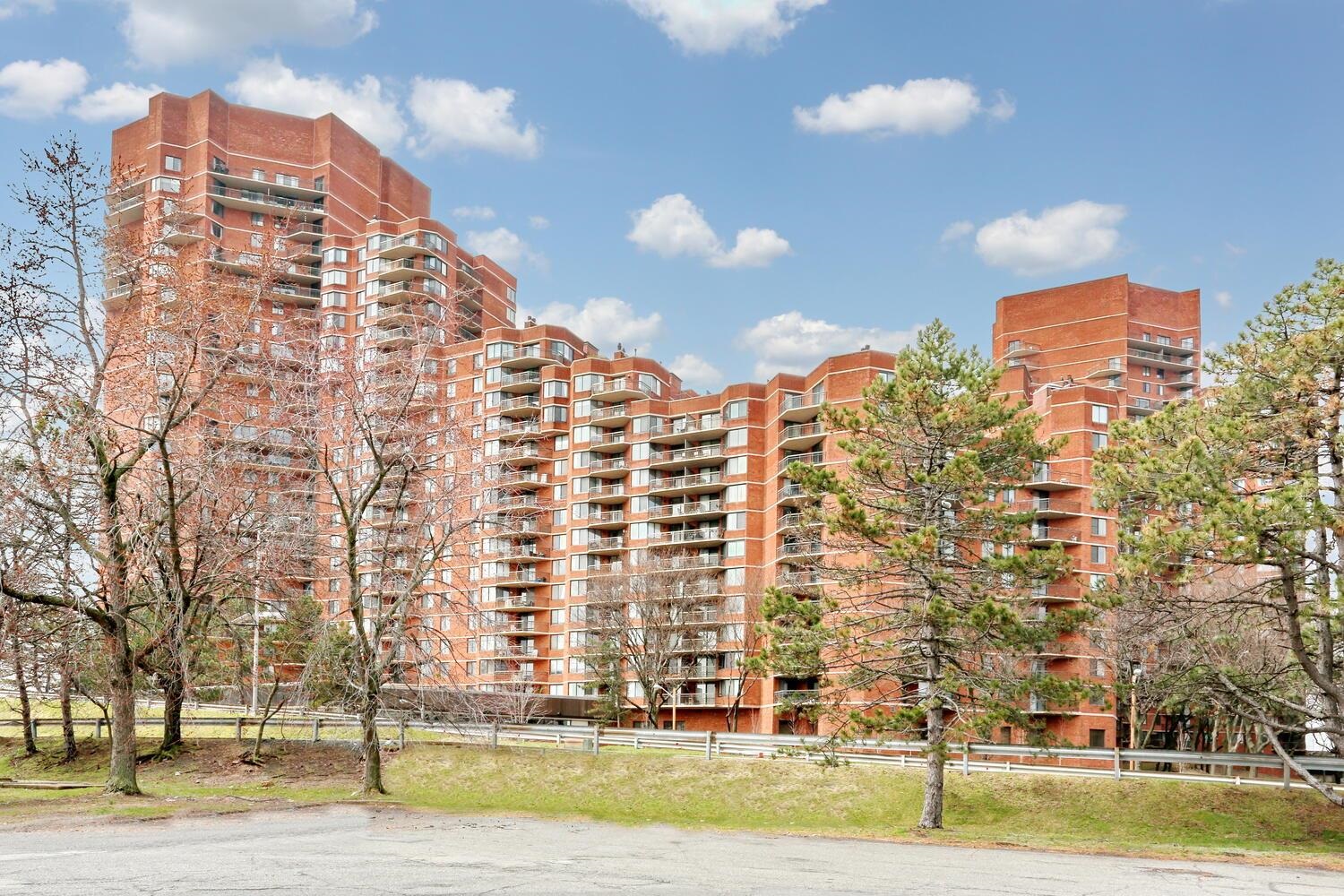 # 250010354 - For Rent in Secaucus NJ