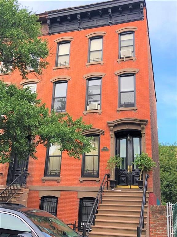 # 250010442 - For Rent in JERSEY CITY - Bergen-Lafayett NJ