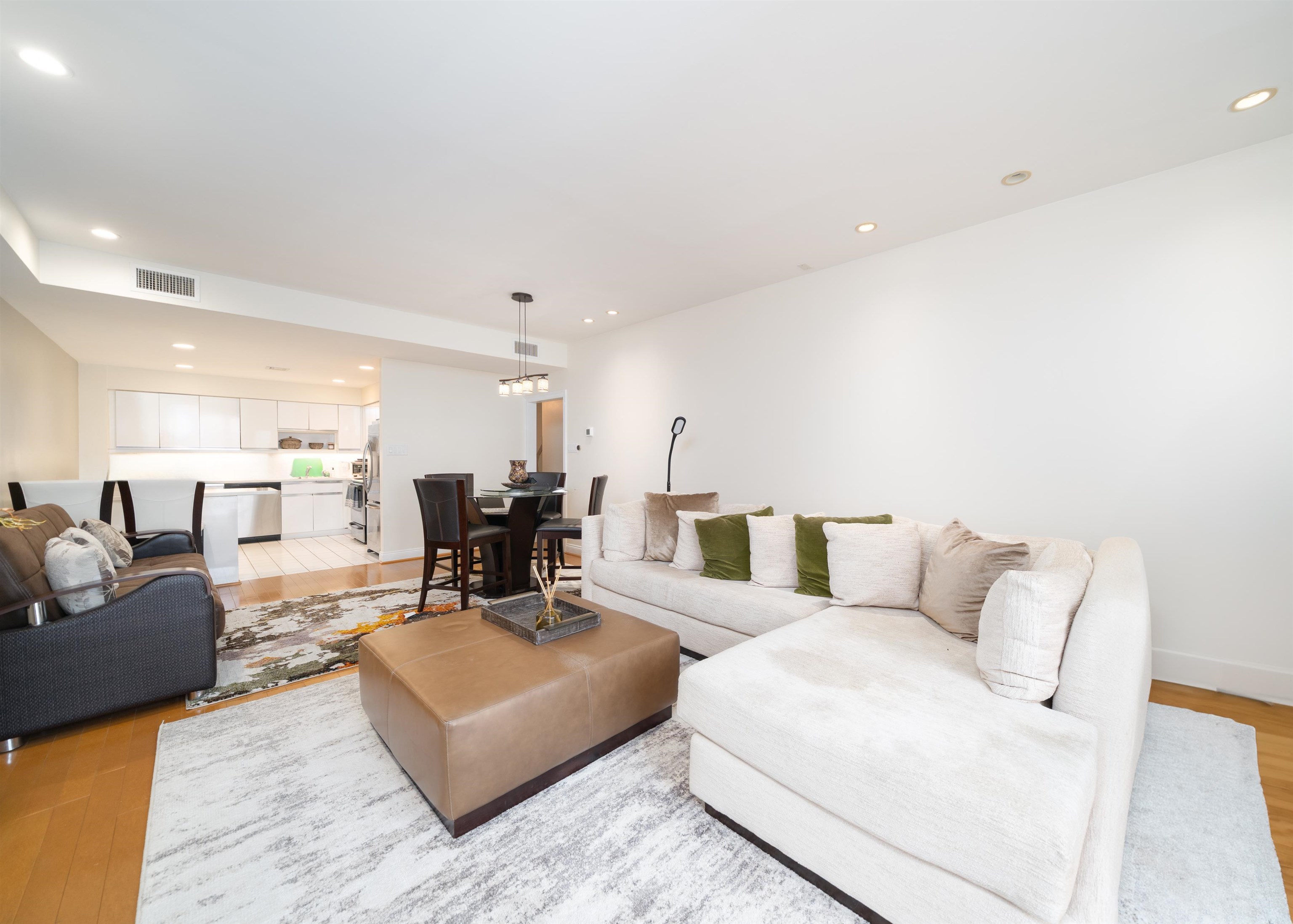 # 250010485 - For Rent in JERSEY CITY - Greenville NJ