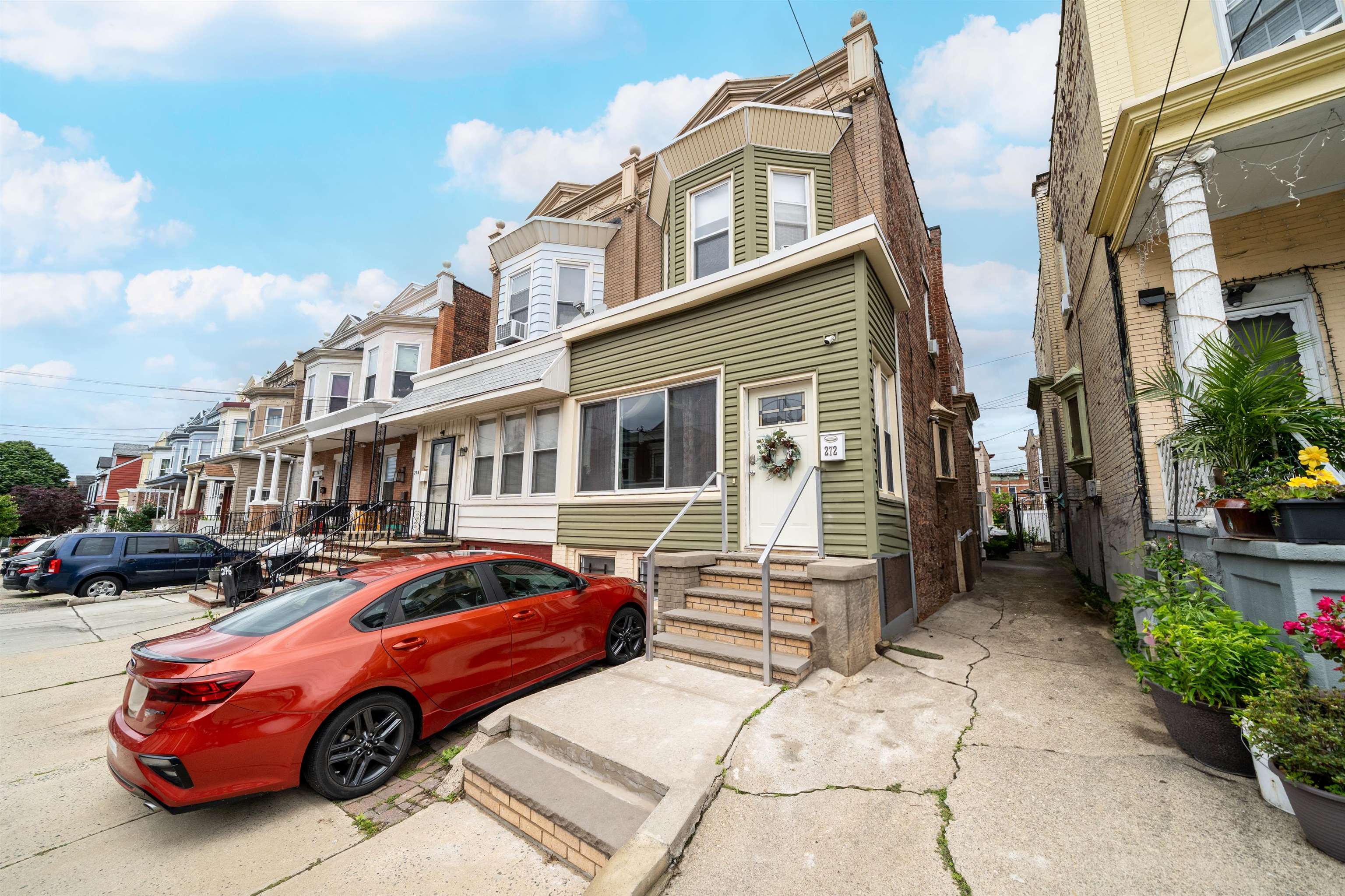 # 250010486 - For Rent in JERSEY CITY - West Bergen NJ