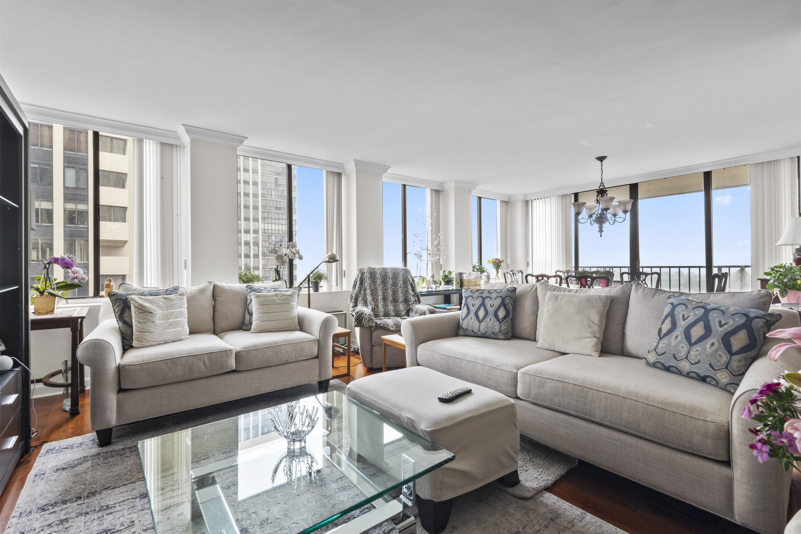 # 250010516 - For Rent in Cliffside Park NJ