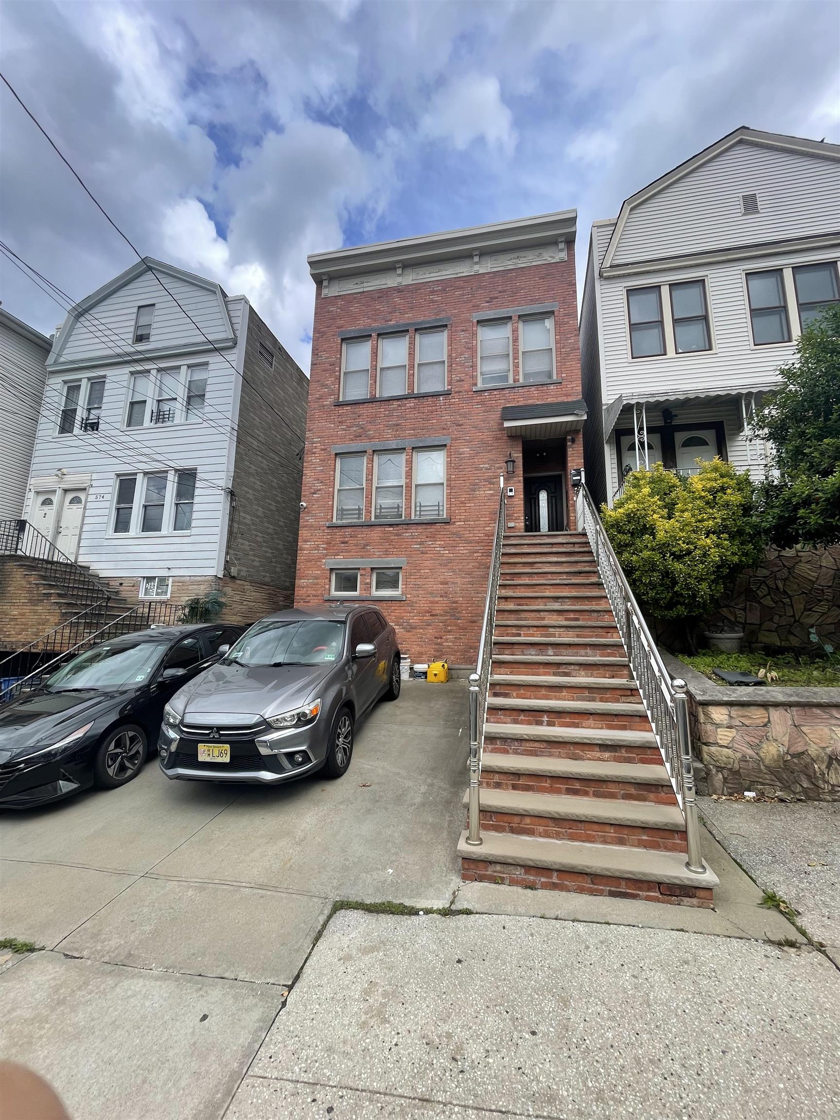 # 250010521 - For Rent in JERSEY CITY - Heights NJ