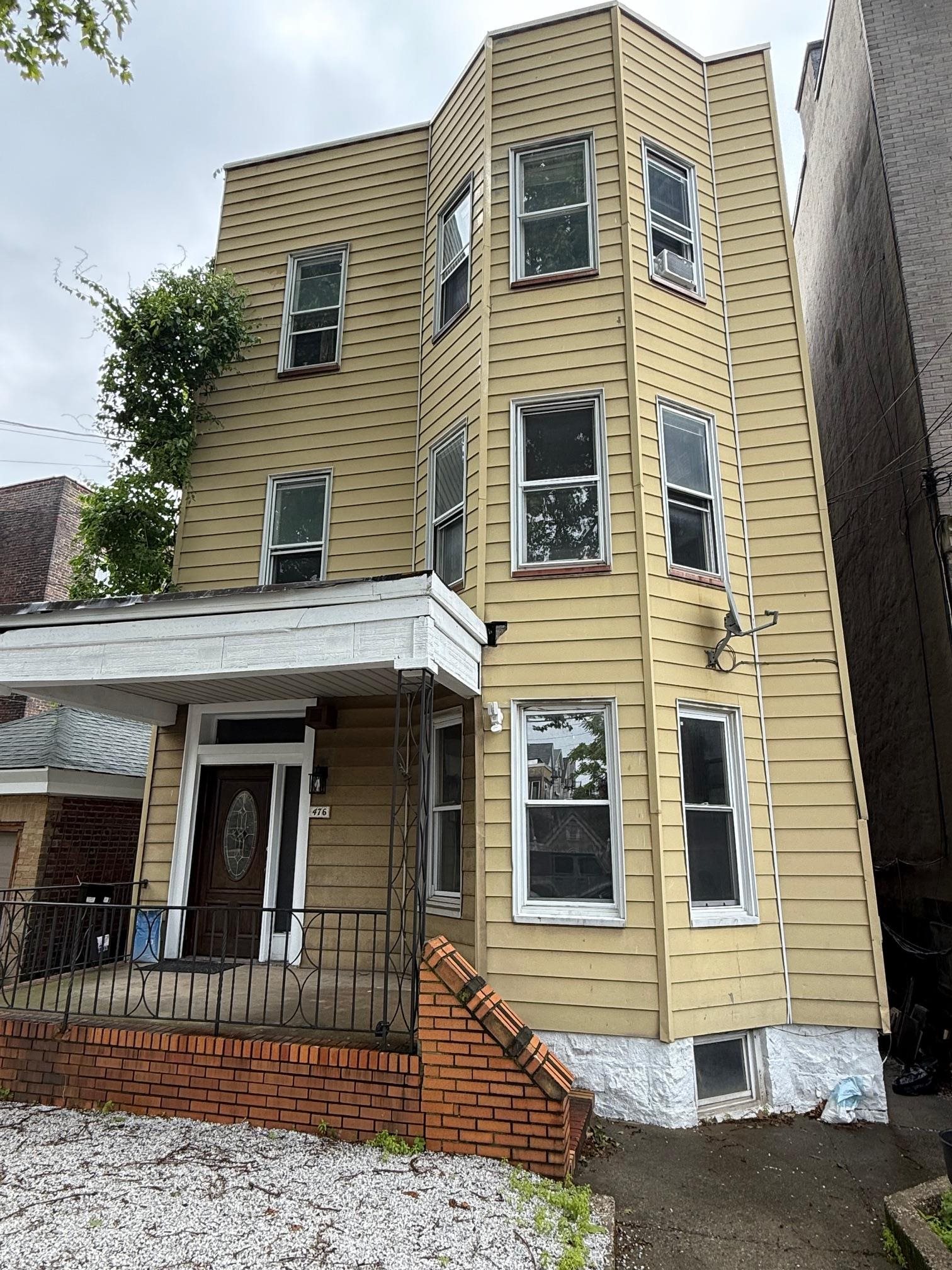 # 250010527 - For Rent in Weehawken NJ