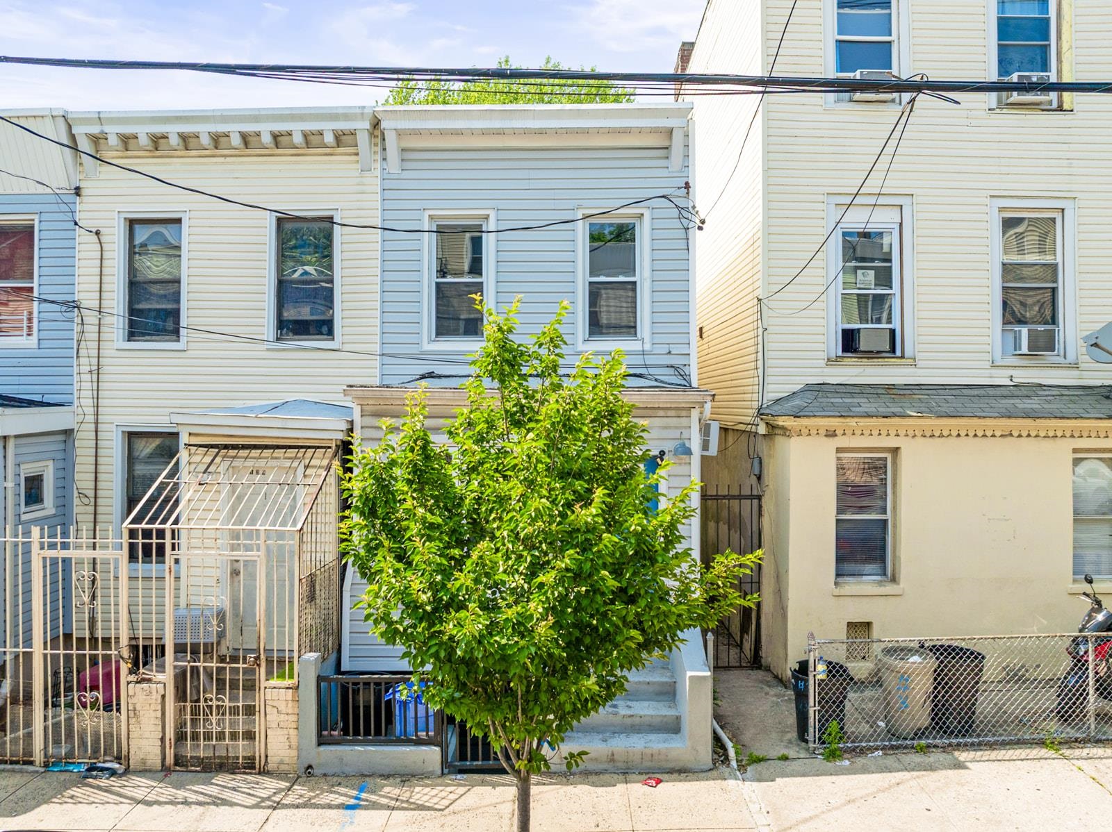 # 250010567 - For Rent in JERSEY CITY - Bergen-Lafayett NJ