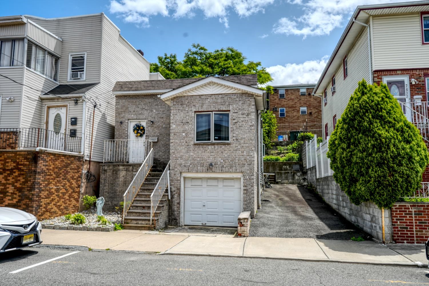 # 250010569 - For Rent in North Bergen NJ