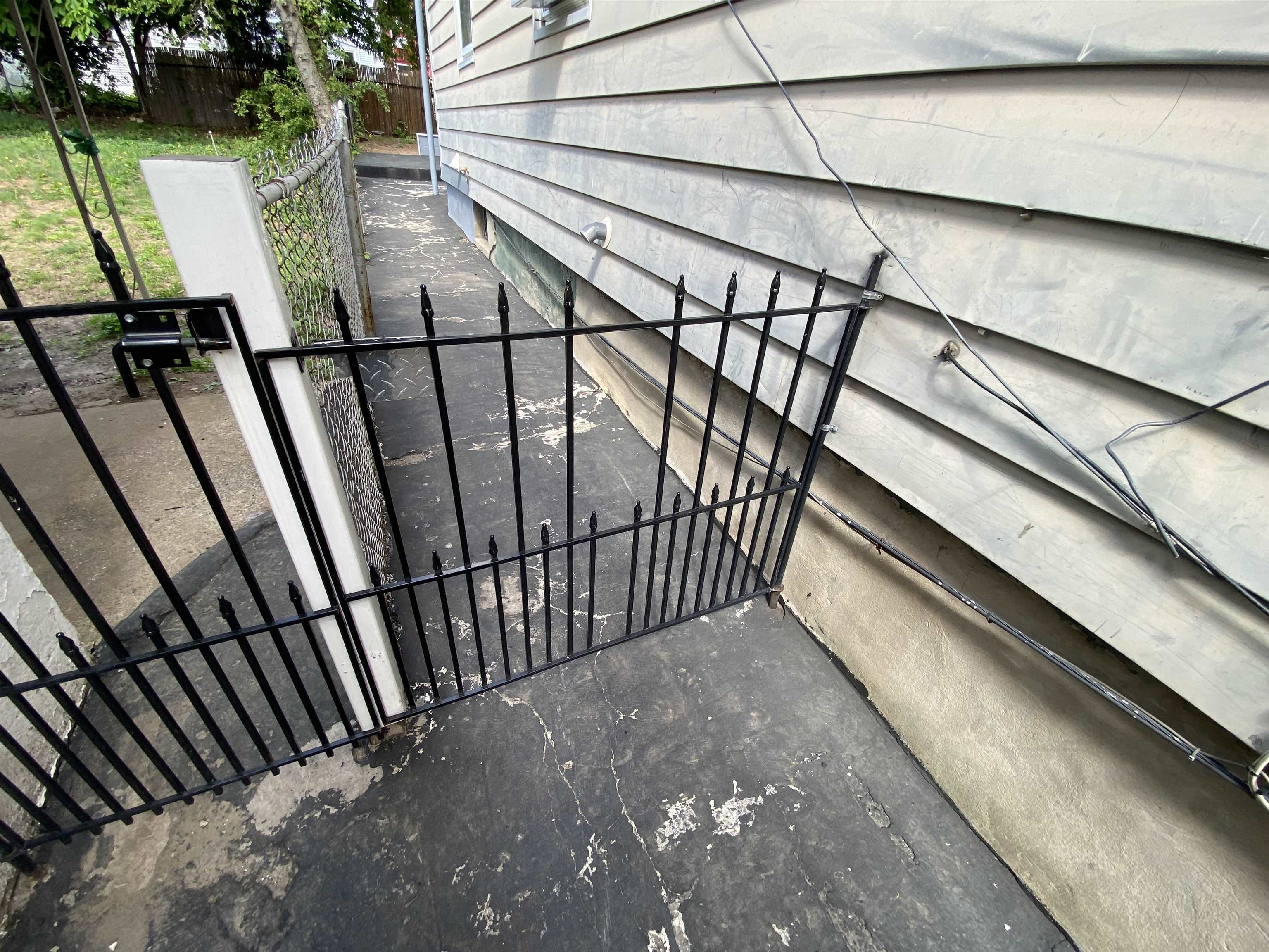 # 250010575 - For Rent in Bayonne NJ
