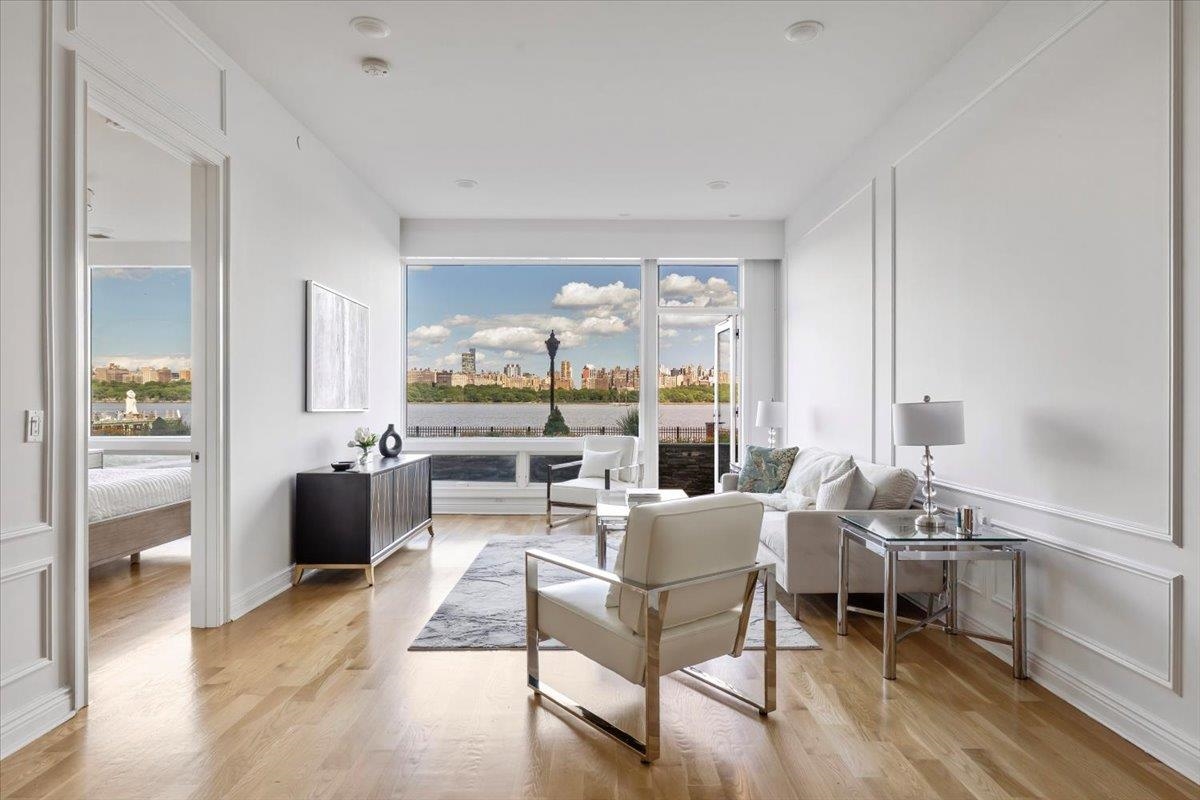 # 250010610 - For Rent in Edgewater NJ