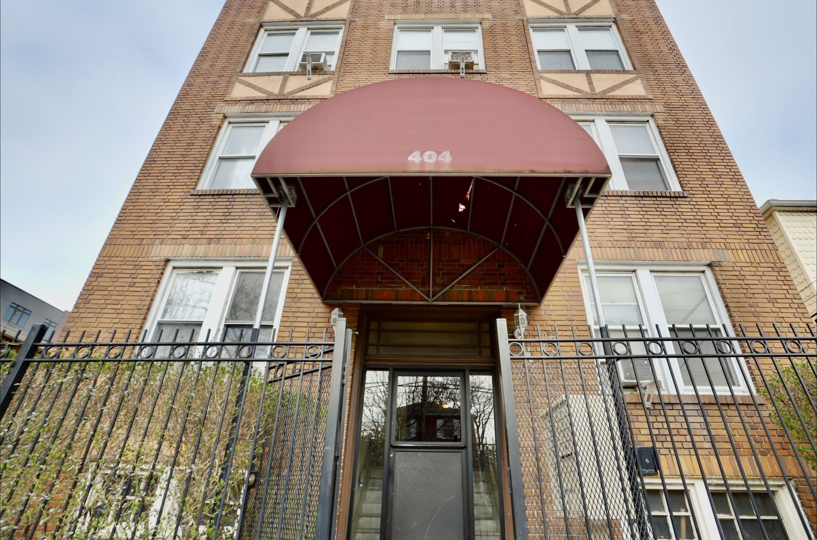 # 250010614 - For Rent in JERSEY CITY - West Bergen NJ