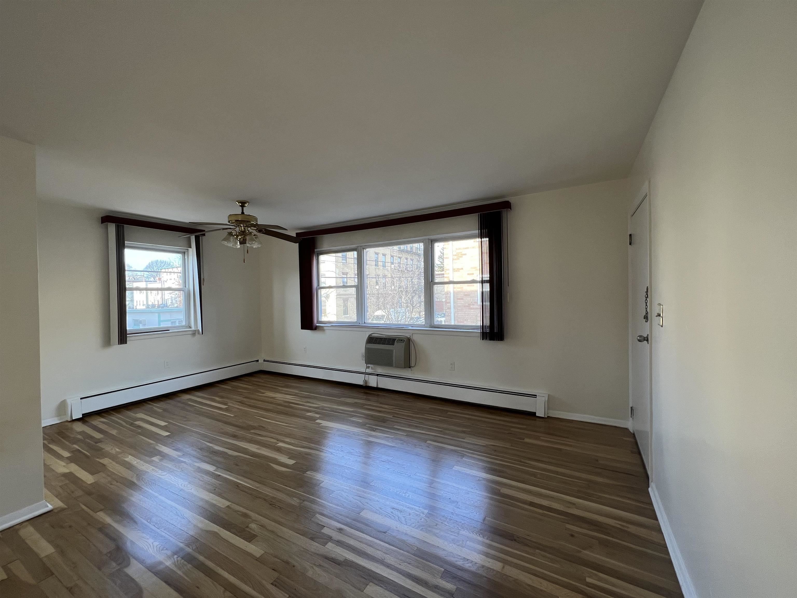 # 250010632 - For Rent in West New York NJ