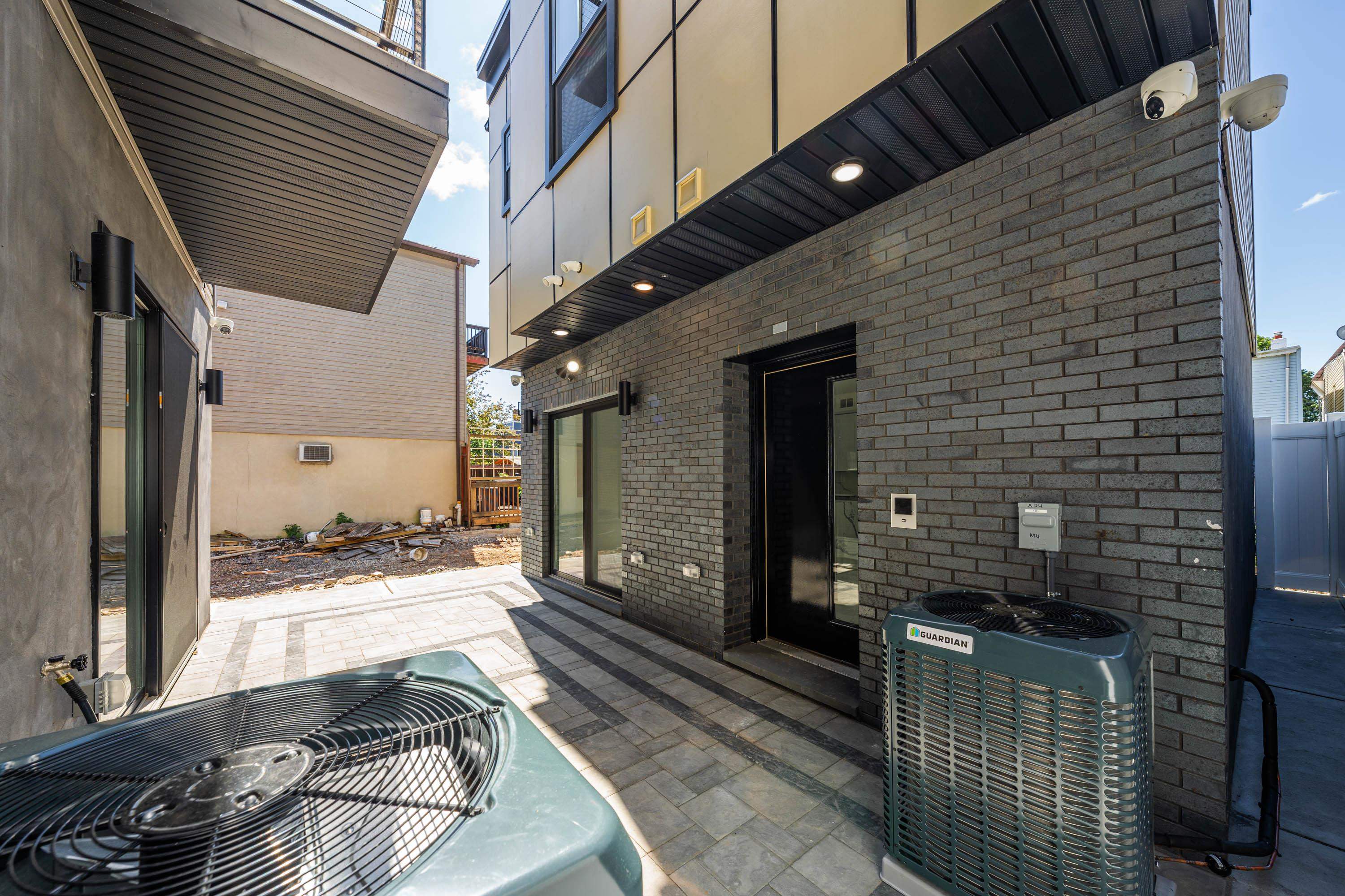 # 250010651 - For Rent in JERSEY CITY - Heights NJ