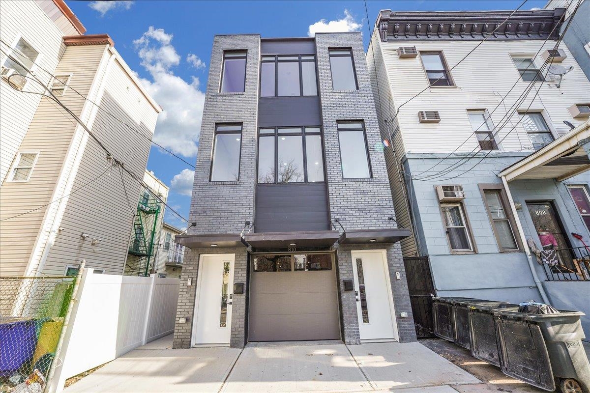 # 250010660 - For Rent in Union City NJ