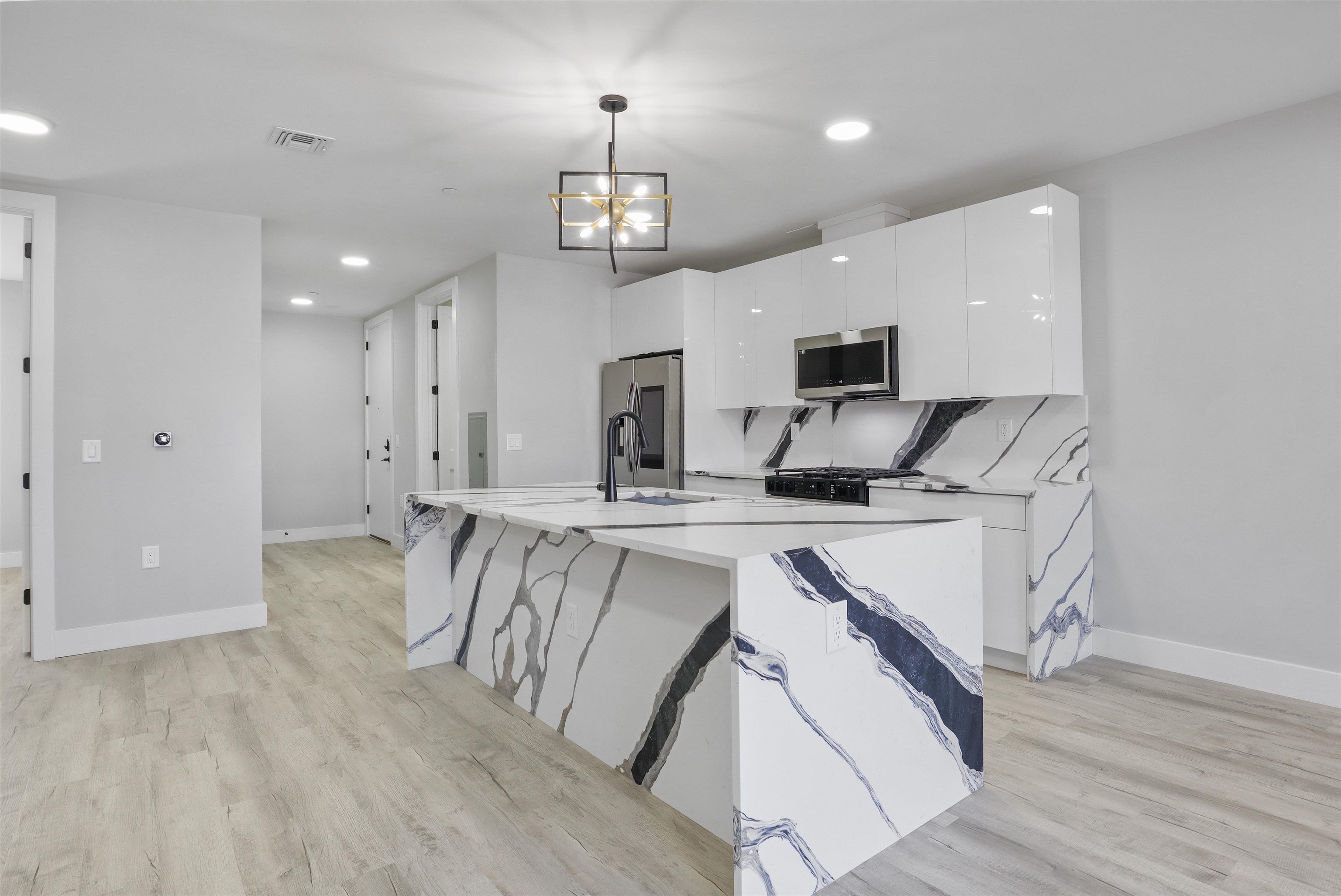 # 250010714 - For Rent in JERSEY CITY - West Bergen NJ