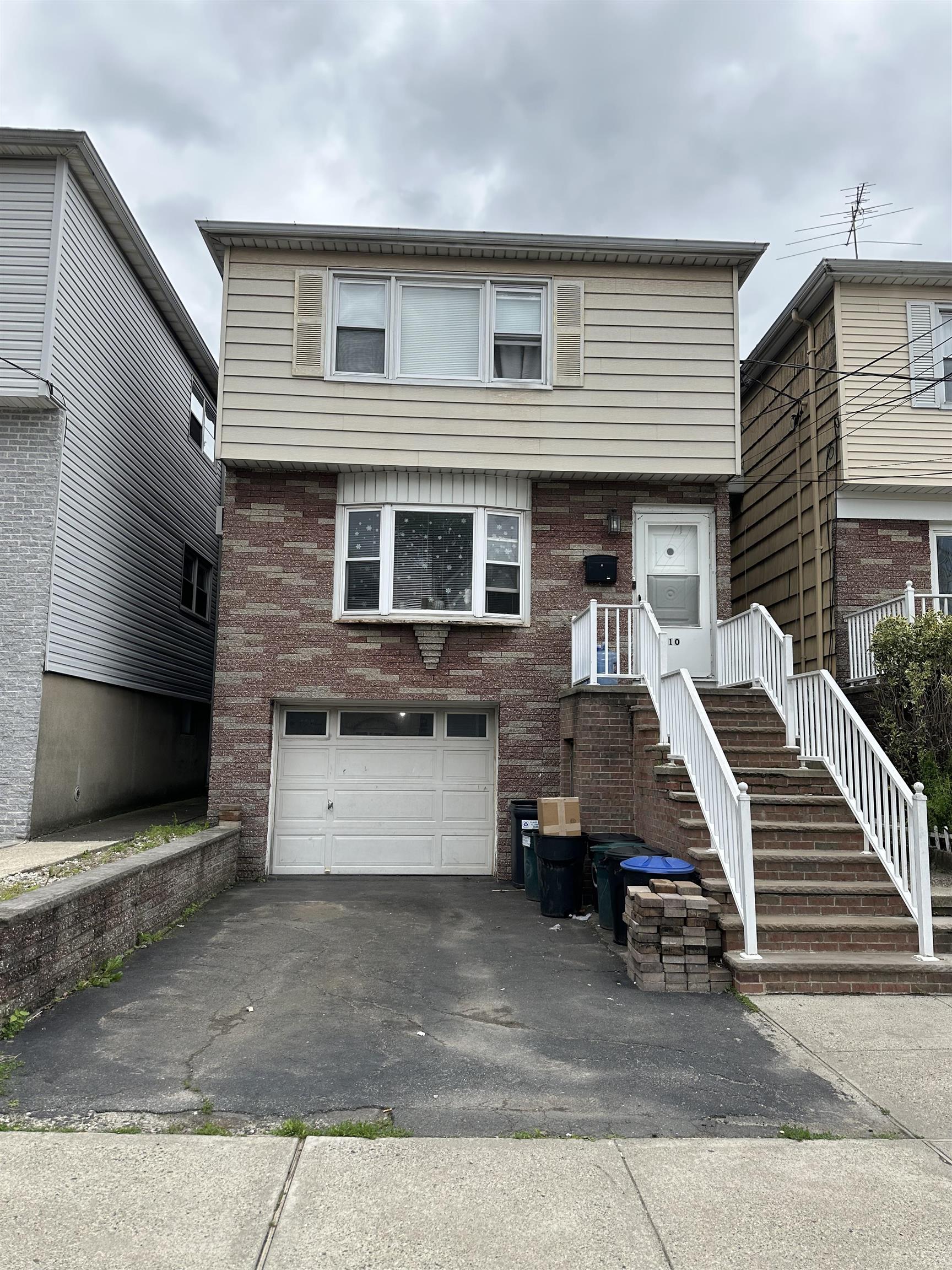 # 250010763 - For Rent in Bayonne NJ