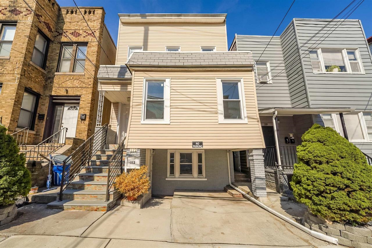 # 250010784 - For Rent in JERSEY CITY - Heights NJ